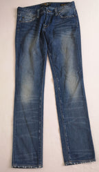 Blusa de chifón con jeans corte recto