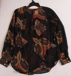 Blusa de chifón con jeans corte recto
