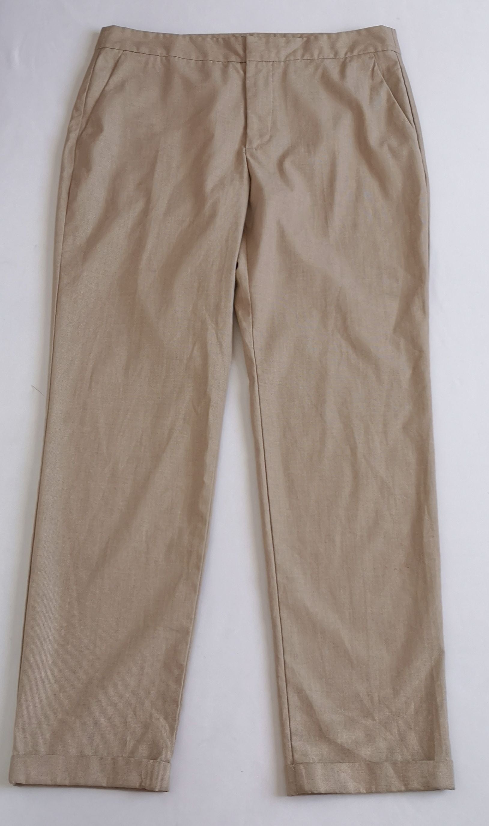 Blusa de chifón y pantalón corte recto