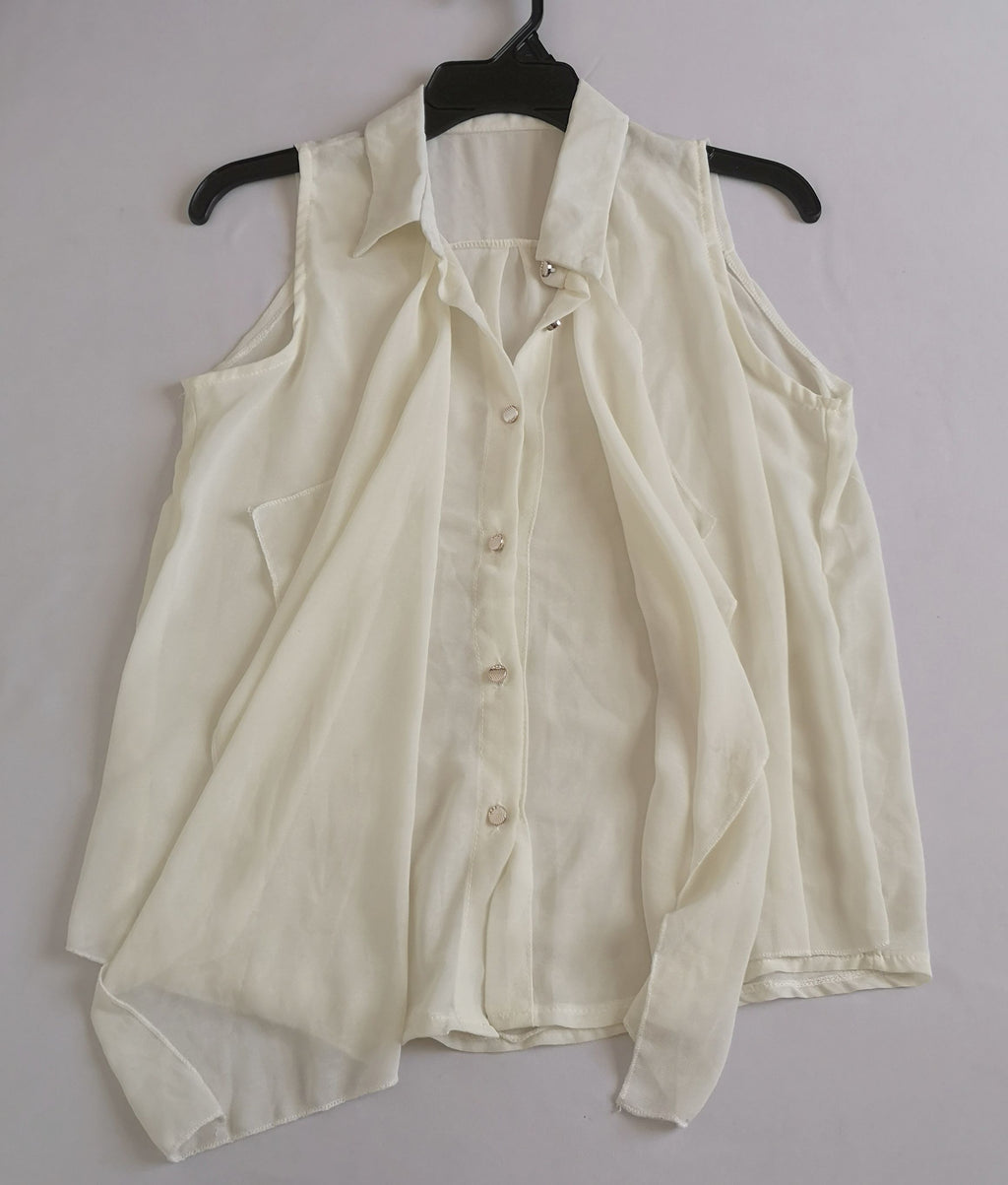 Blusa de chifón y pantalón corte recto