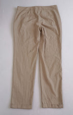 Blusa de chifón y pantalón corte recto