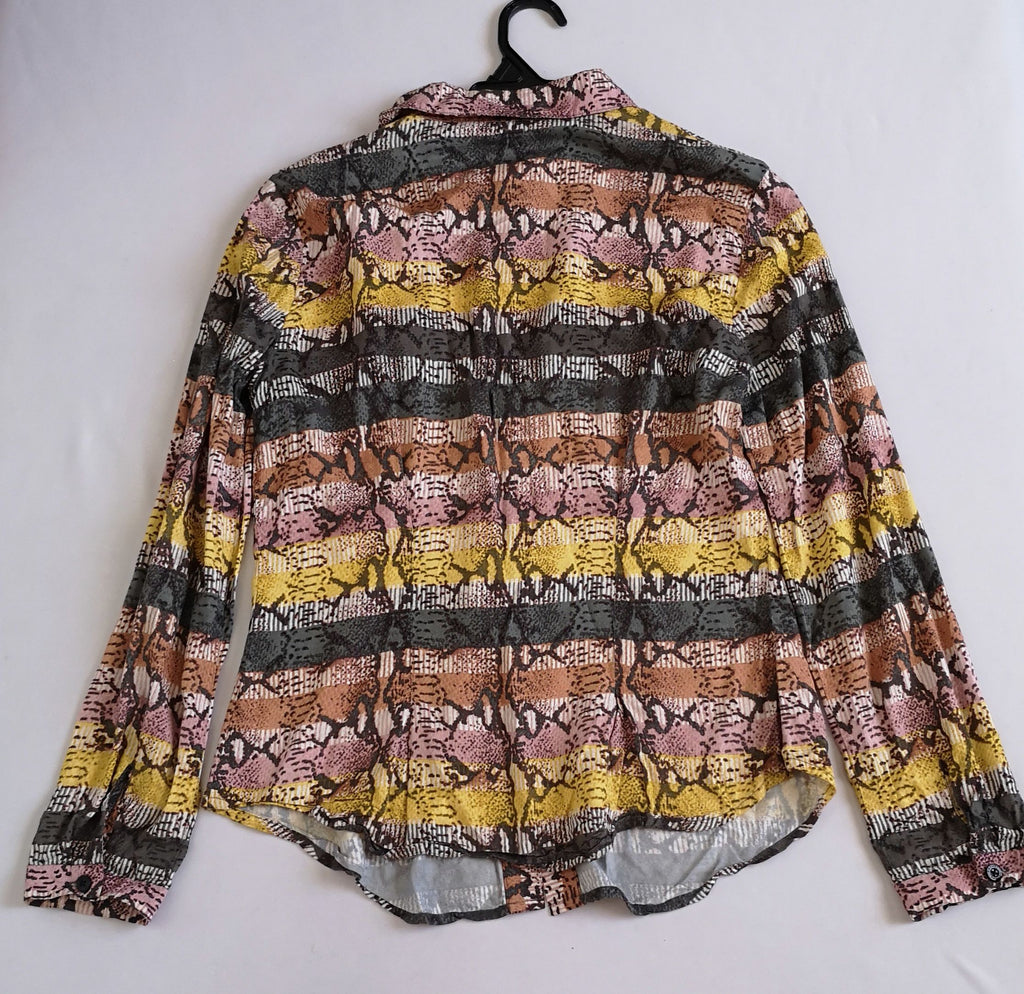Pantalón corte recto y blusa manga larga