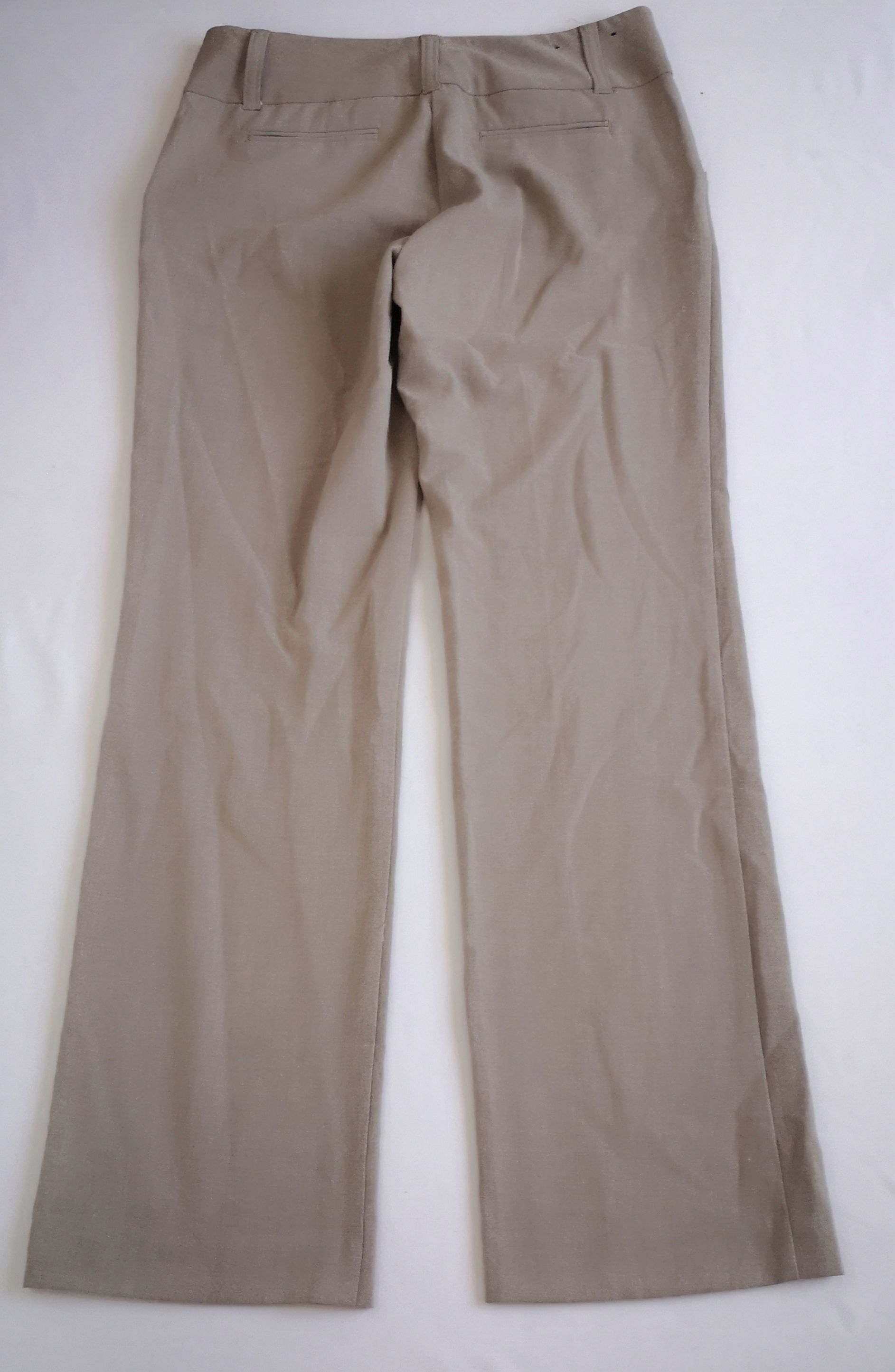 Pantalón corte recto y blusa manga larga