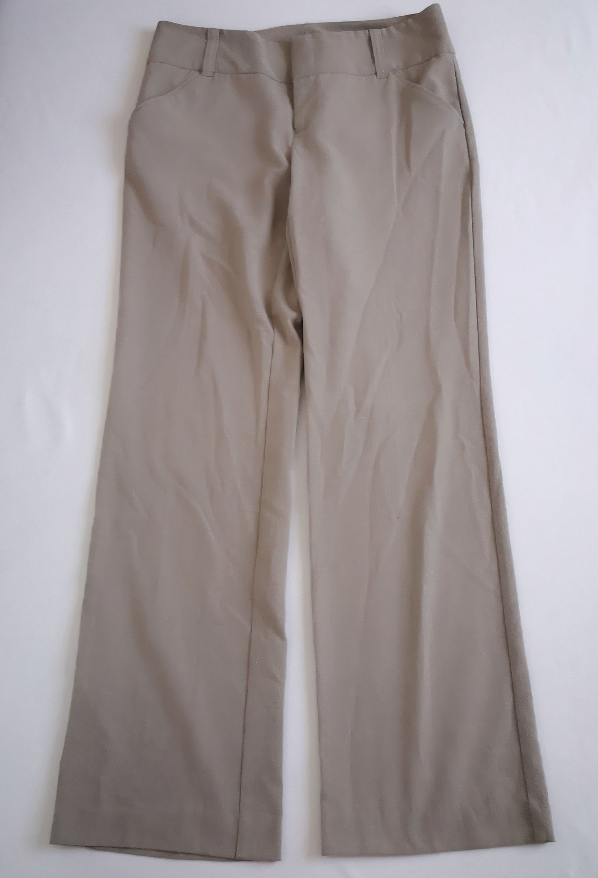 Pantalón corte recto y blusa manga larga