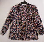 Blusa de chifón y falda con bolsas a los lados