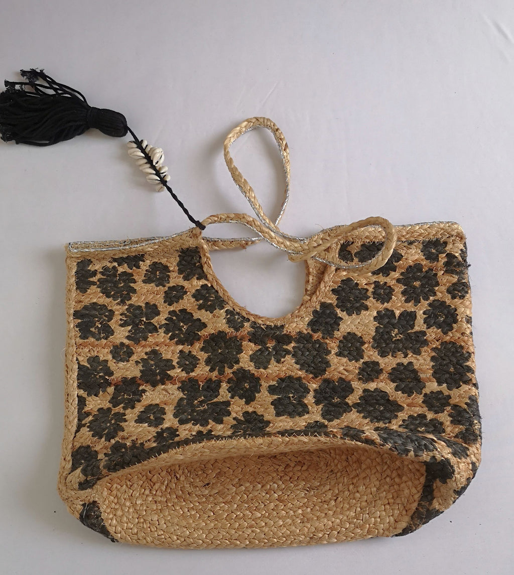 Cartera grande con adorno