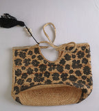 Cartera grande con adorno