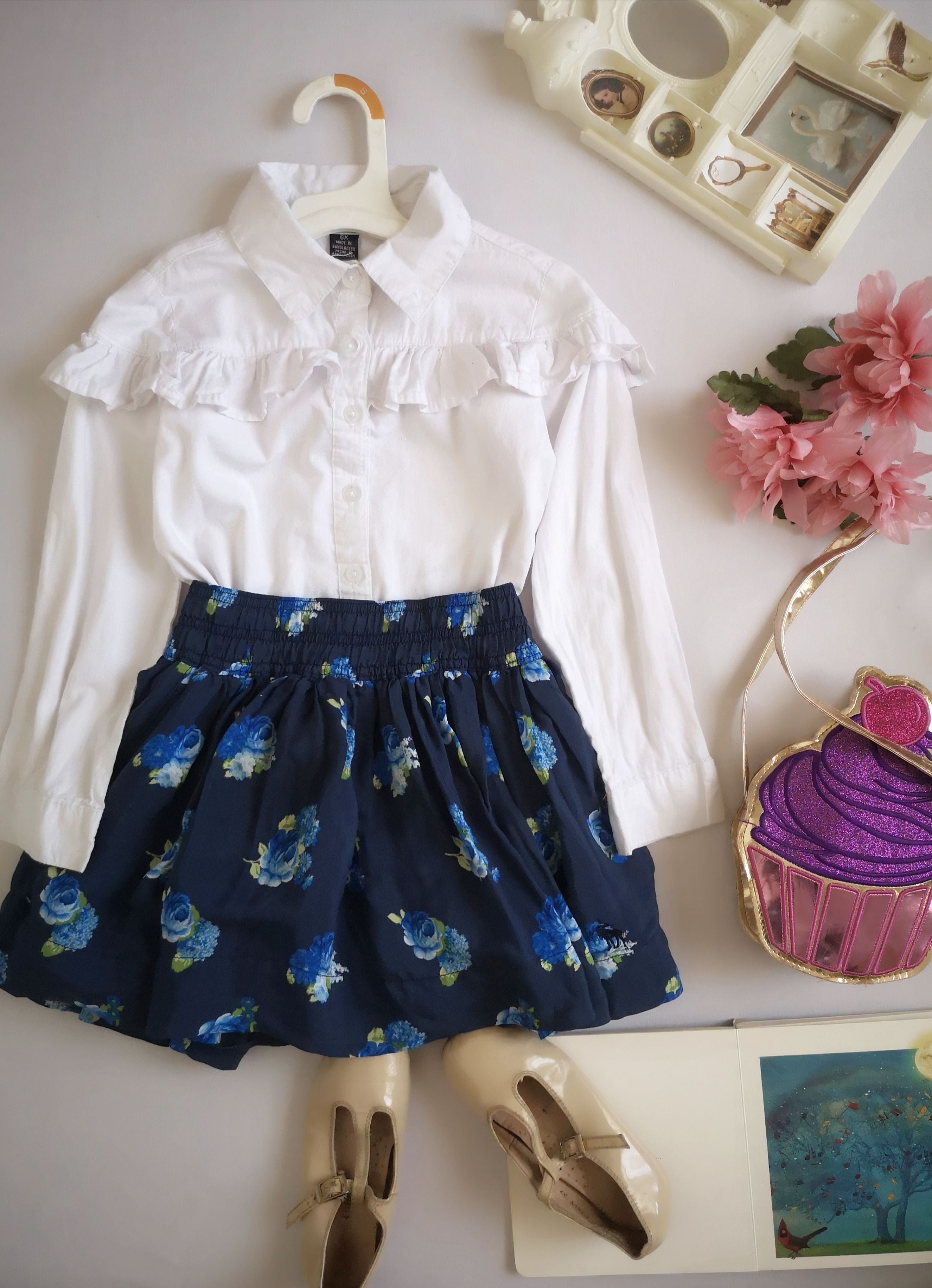 Blusa con olanes y falda bombacha