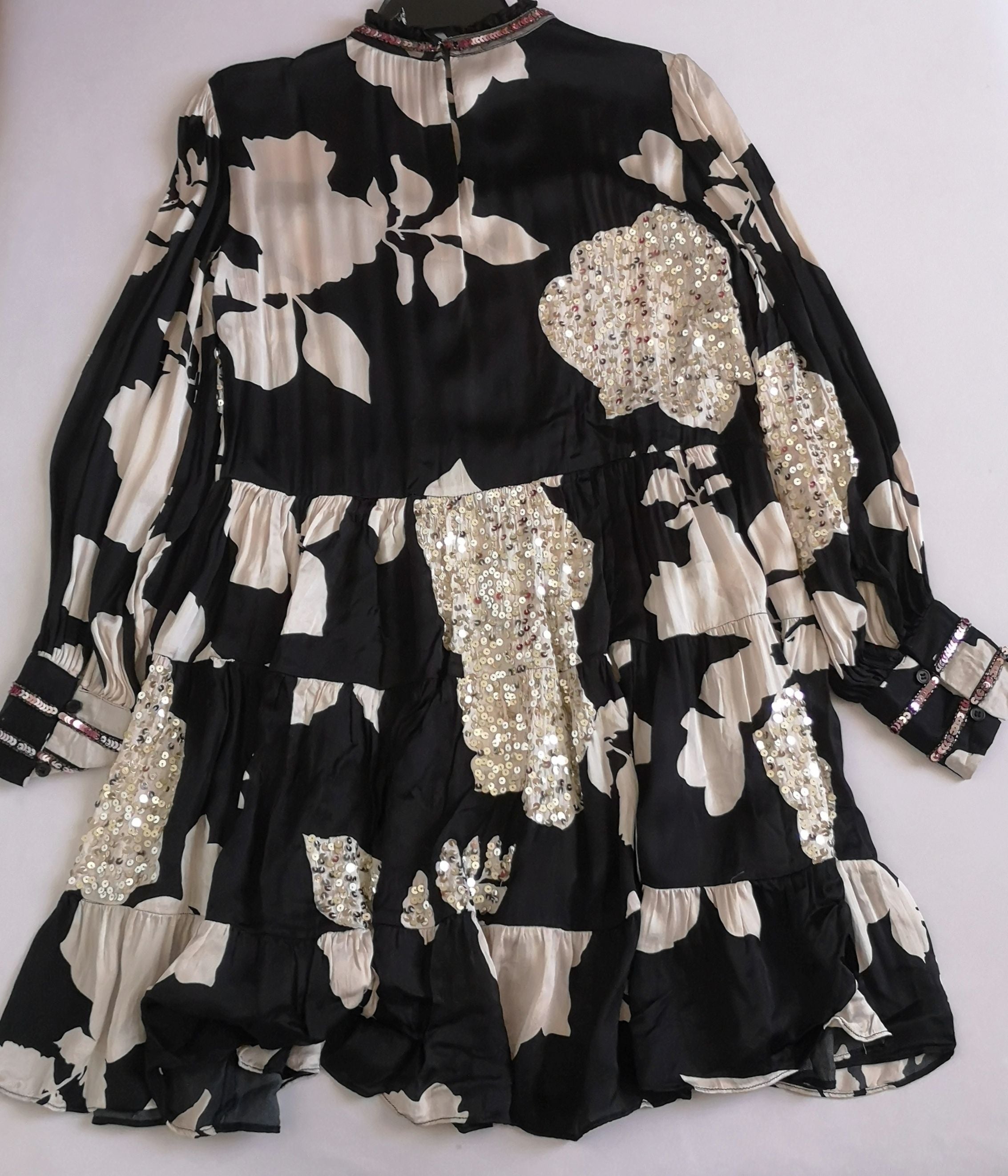 Vestido bordado incluye cincho