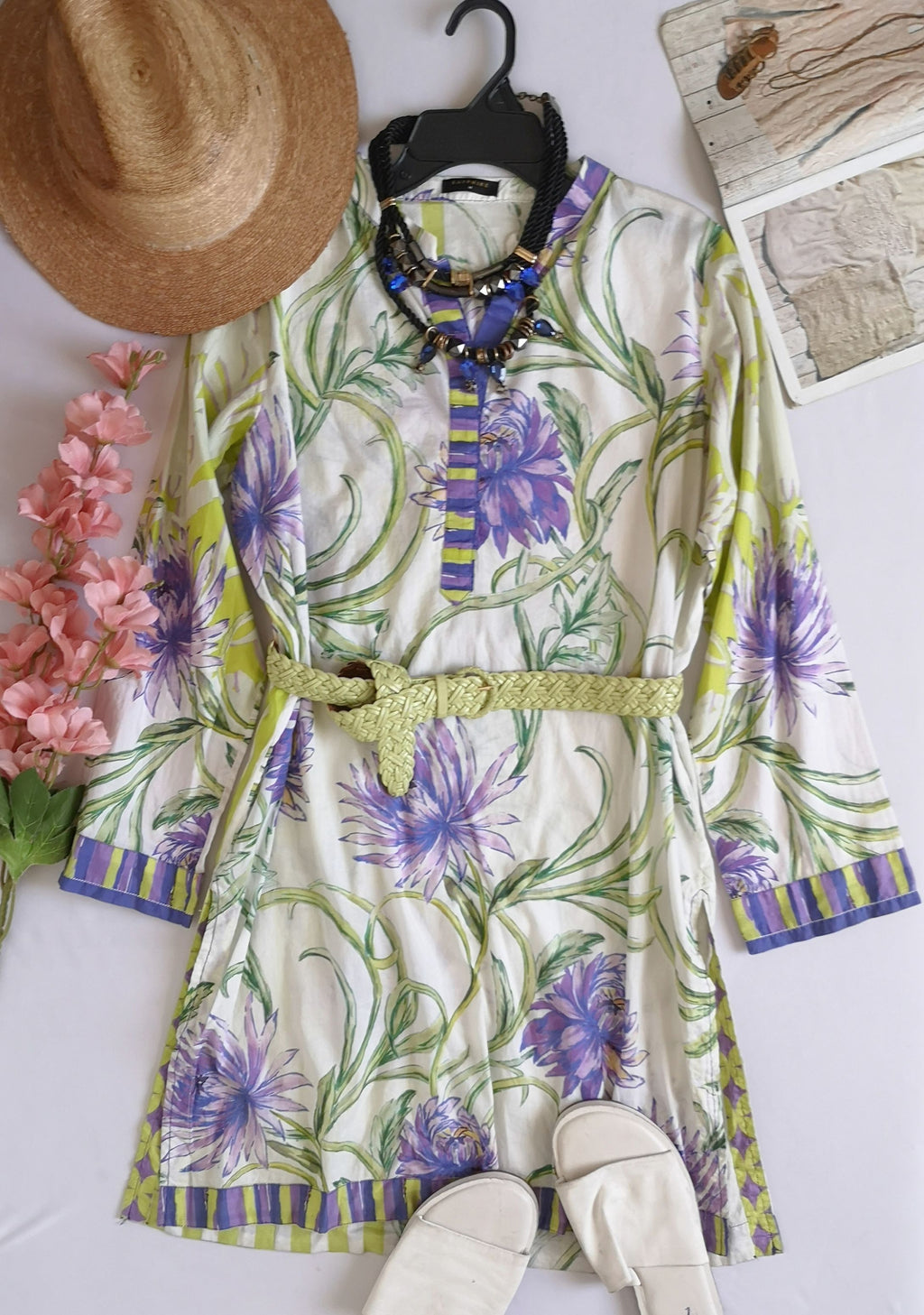 Vestido abierto de los lados incluye cincho