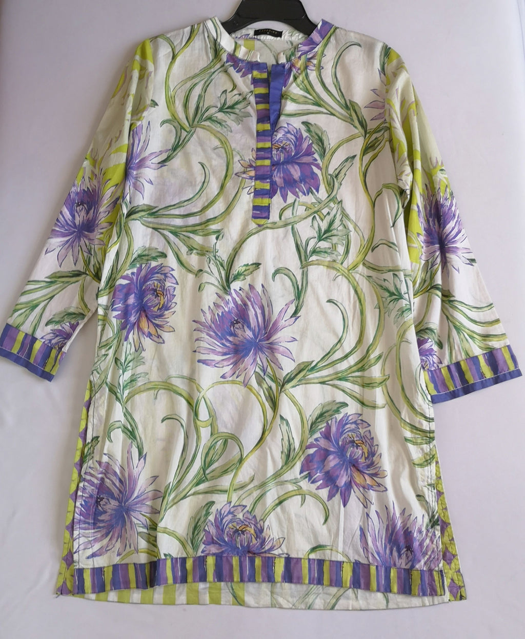 Vestido abierto de los lados incluye cincho