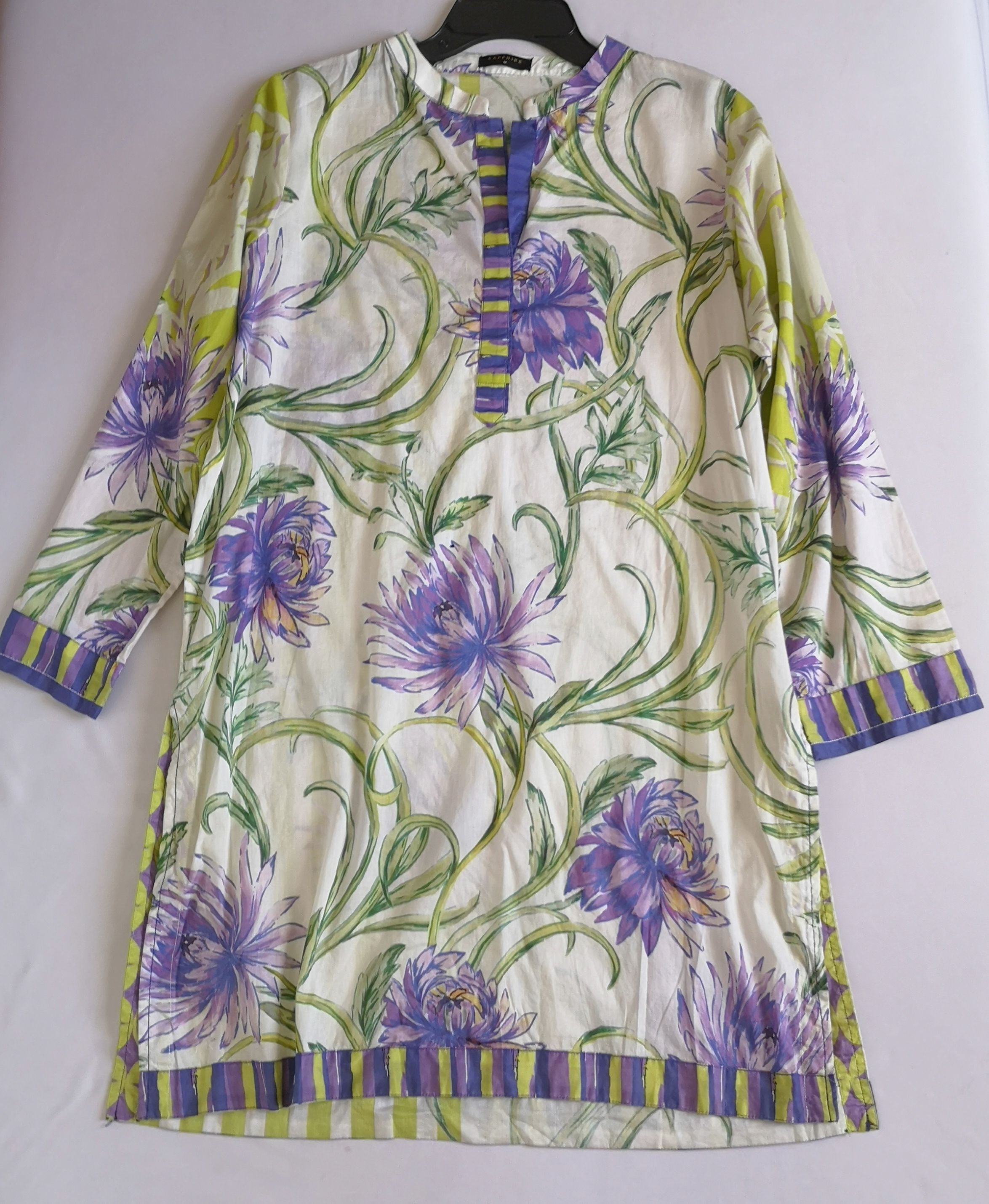 Vestido abierto de los lados incluye cincho
