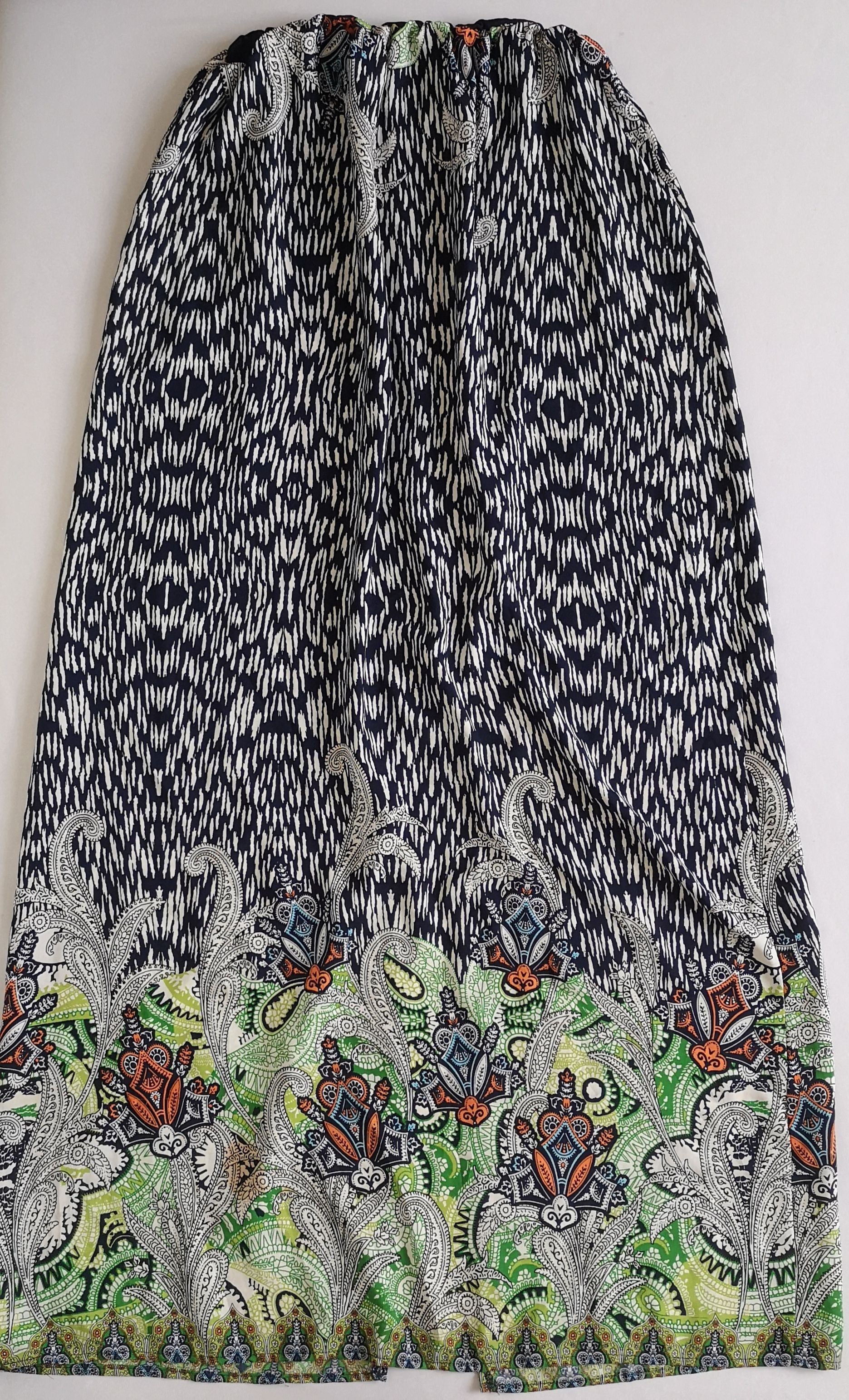 Blusa traslapada abierta y maxifalda ⚓