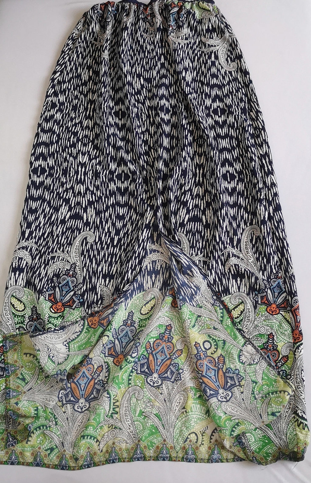 Blusa traslapada abierta y maxifalda ⚓