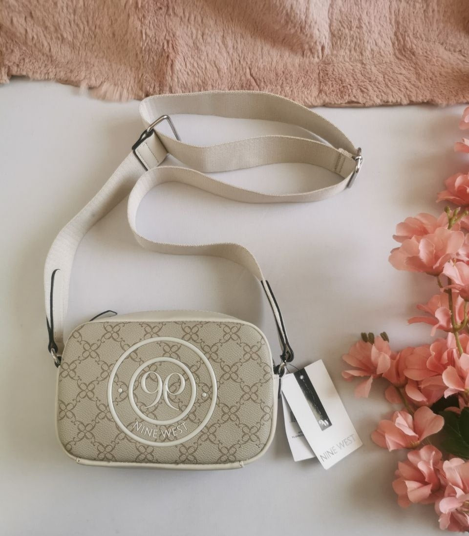 Cartera nine west