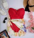 Traje de baño strapless con pareo