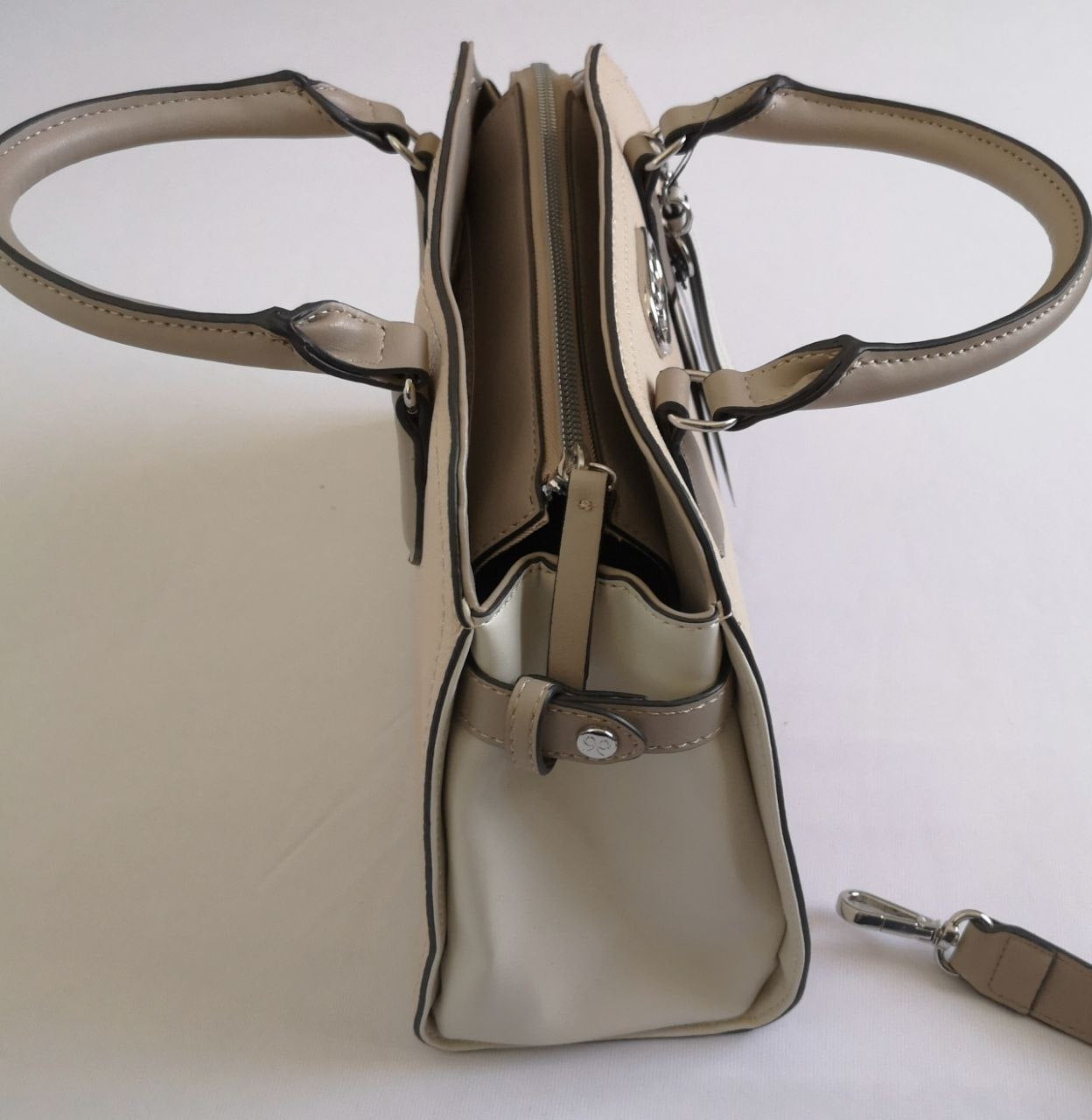 Cartera nine west