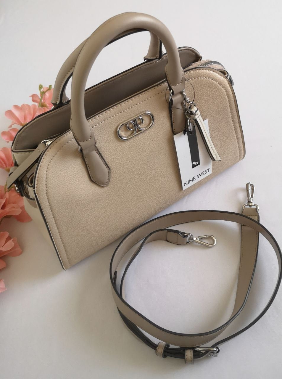 Cartera nine west