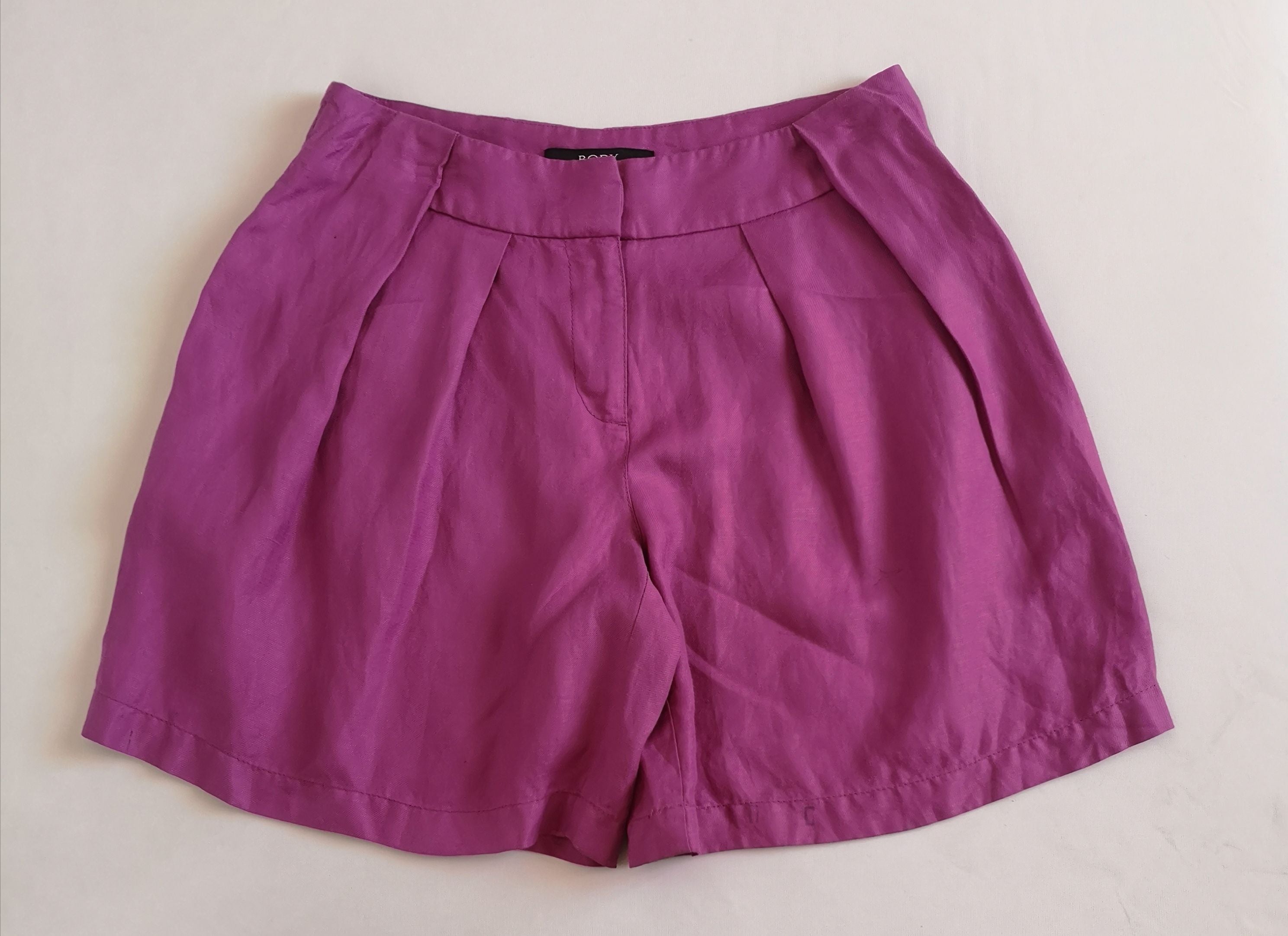 Blusa abierta de atrás con short de lino