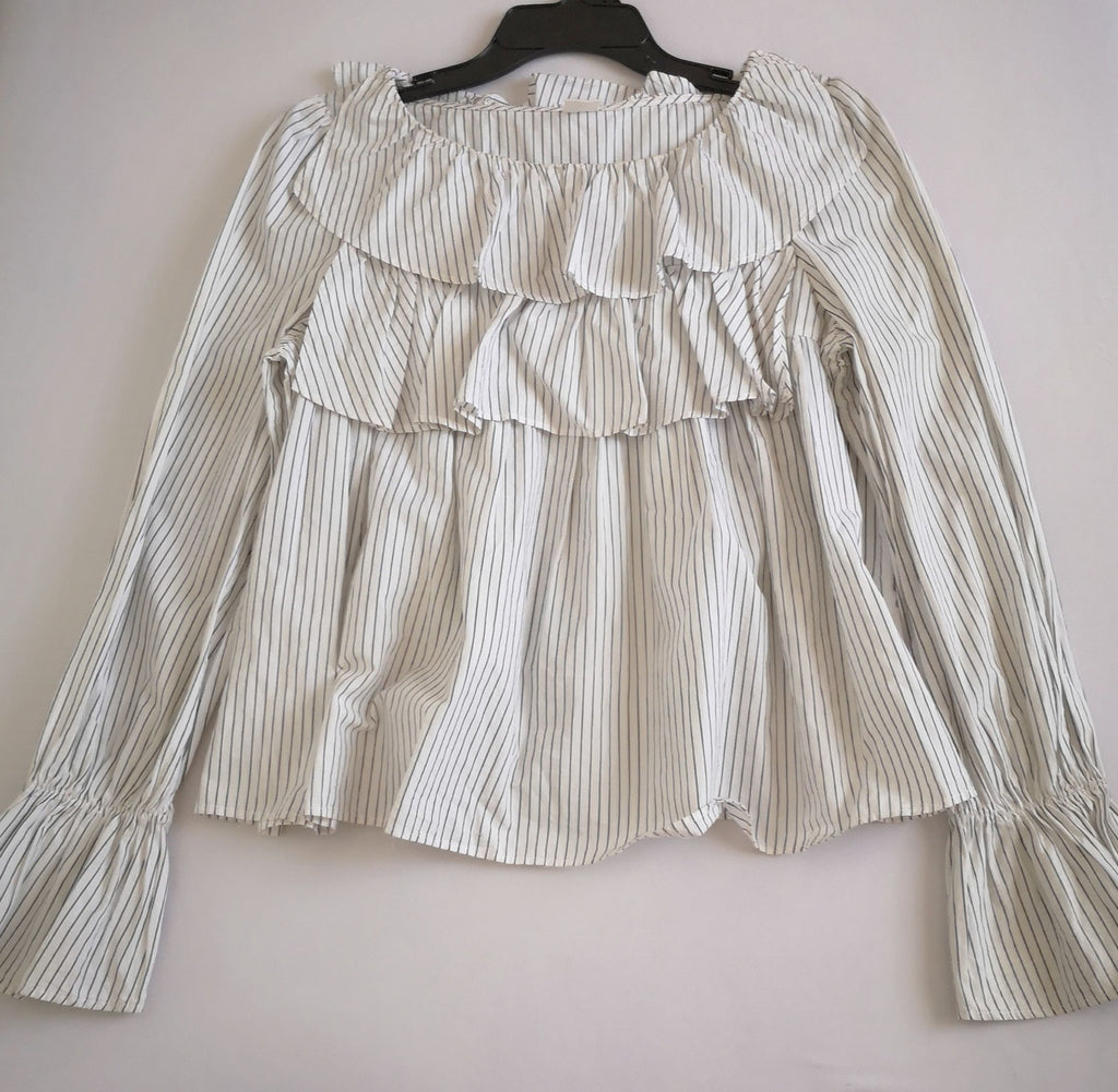 Pantalón de gabardina y blusa con olanes ❤️