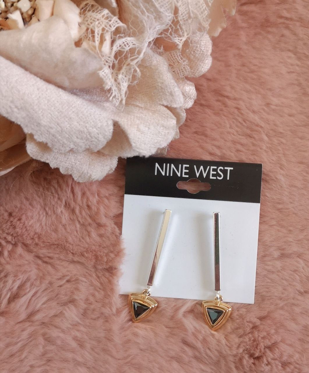 Aretes nine west