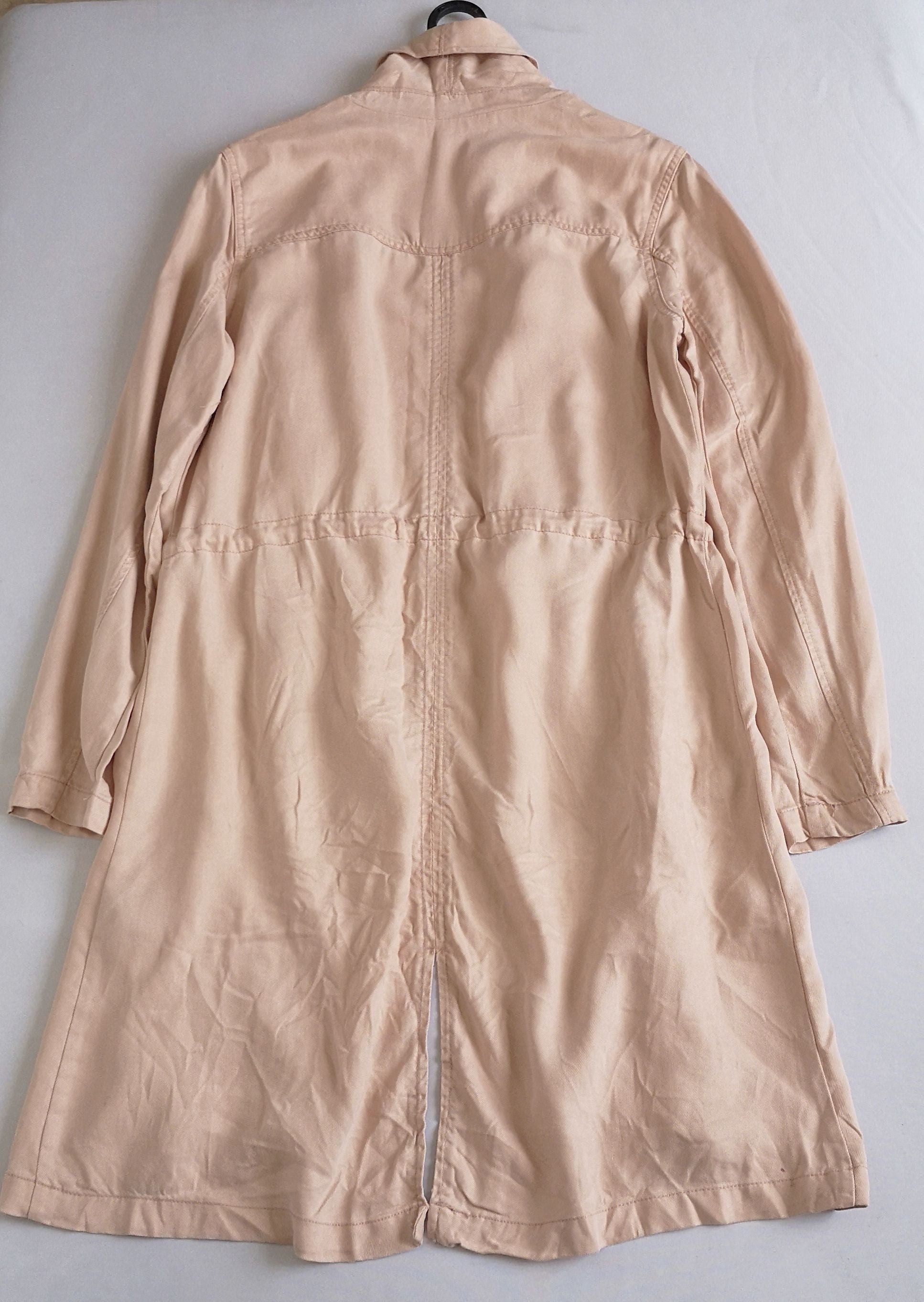 Chaqueta asimétrica con bolsas