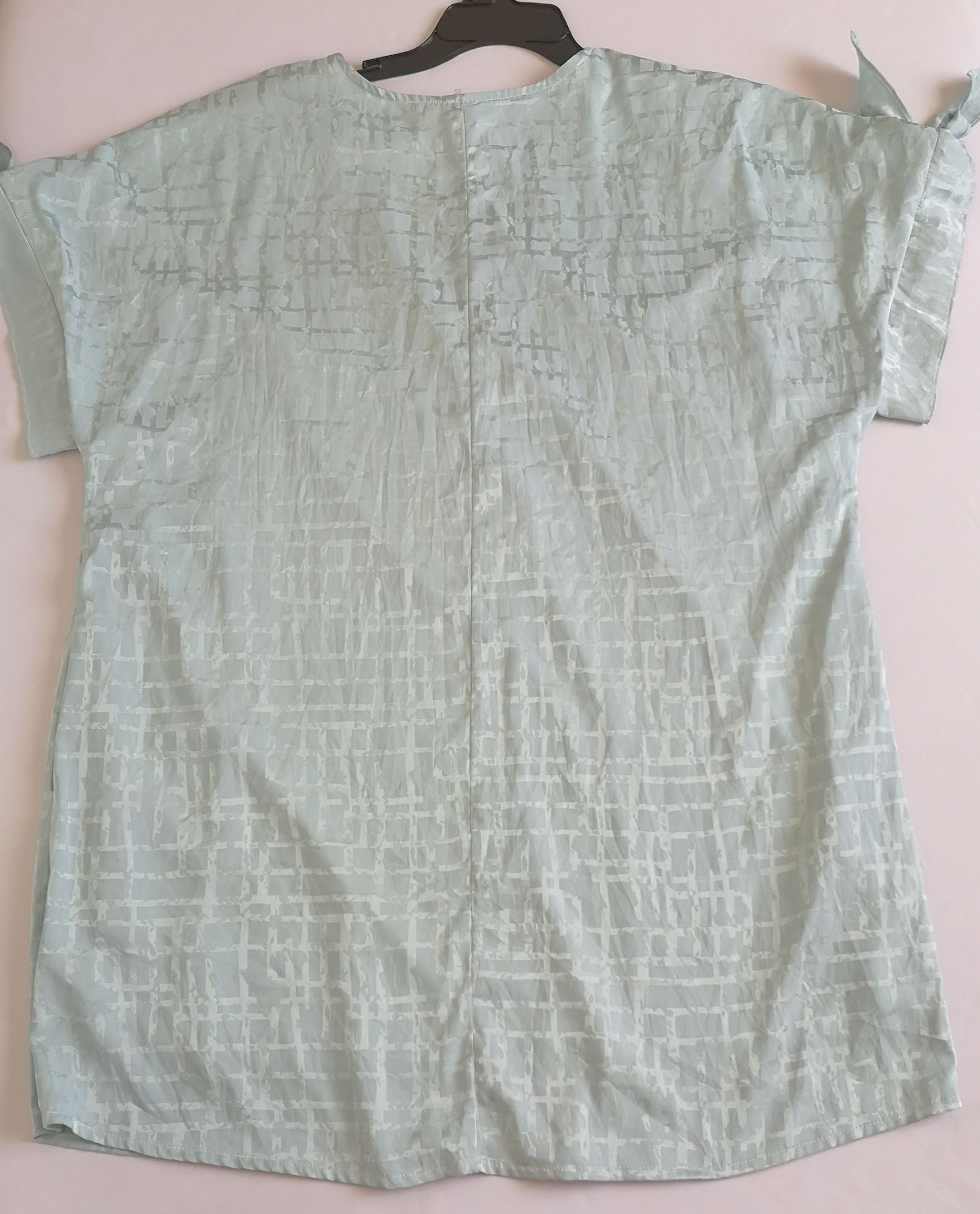 Vestido tipo seda con bolsas a los lados
