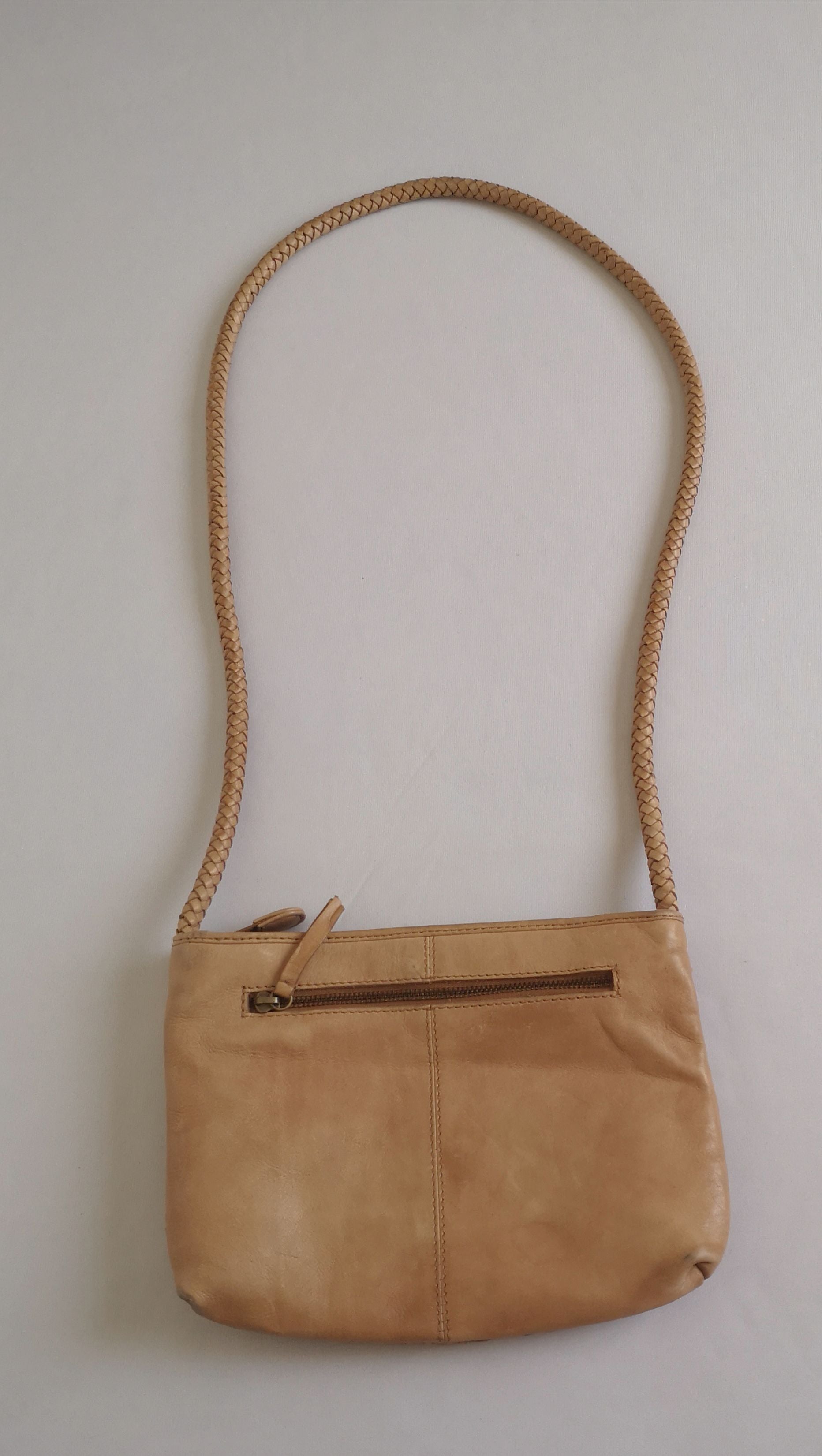 Cartera de cuero tipo bandolera
