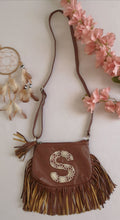 Cartera pequeña con flecos