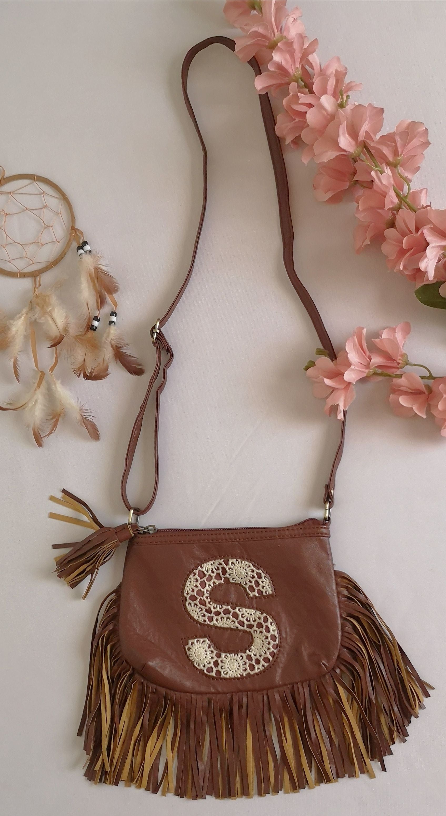 Cartera pequeña con flecos