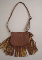 Cartera pequeña con flecos