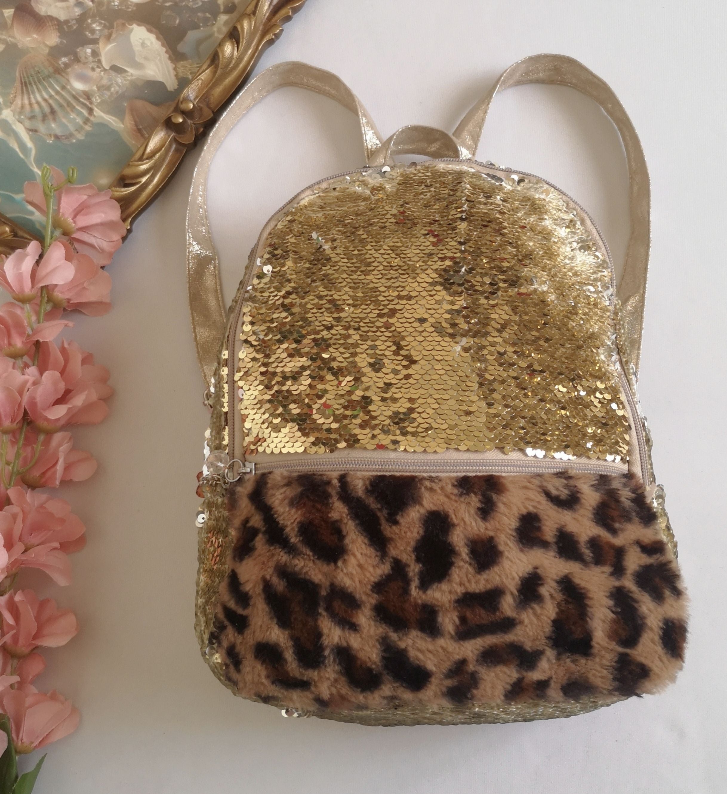 Cartera tipo mochila con lentejuelas
