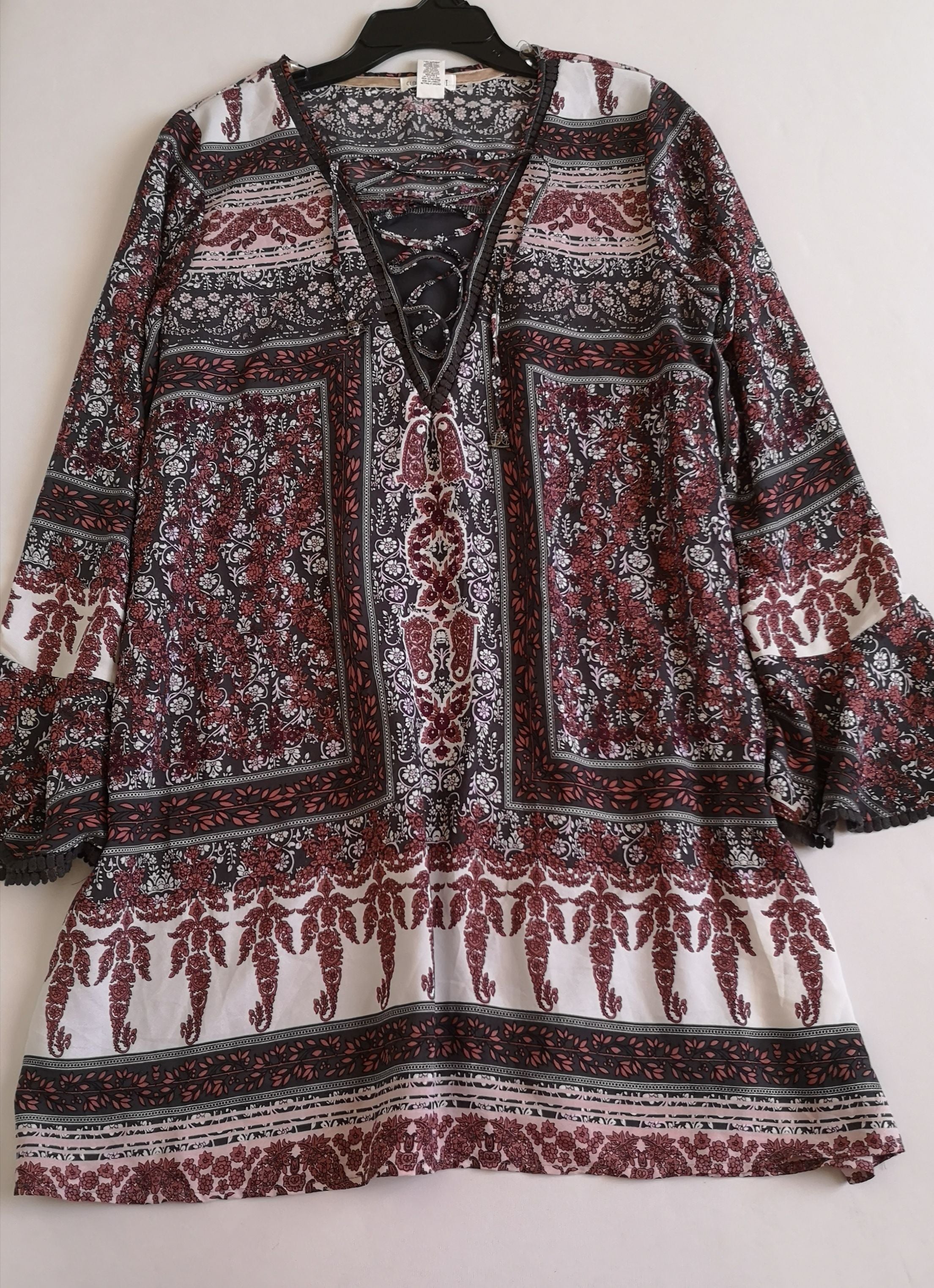 Vestido con cintas adelante