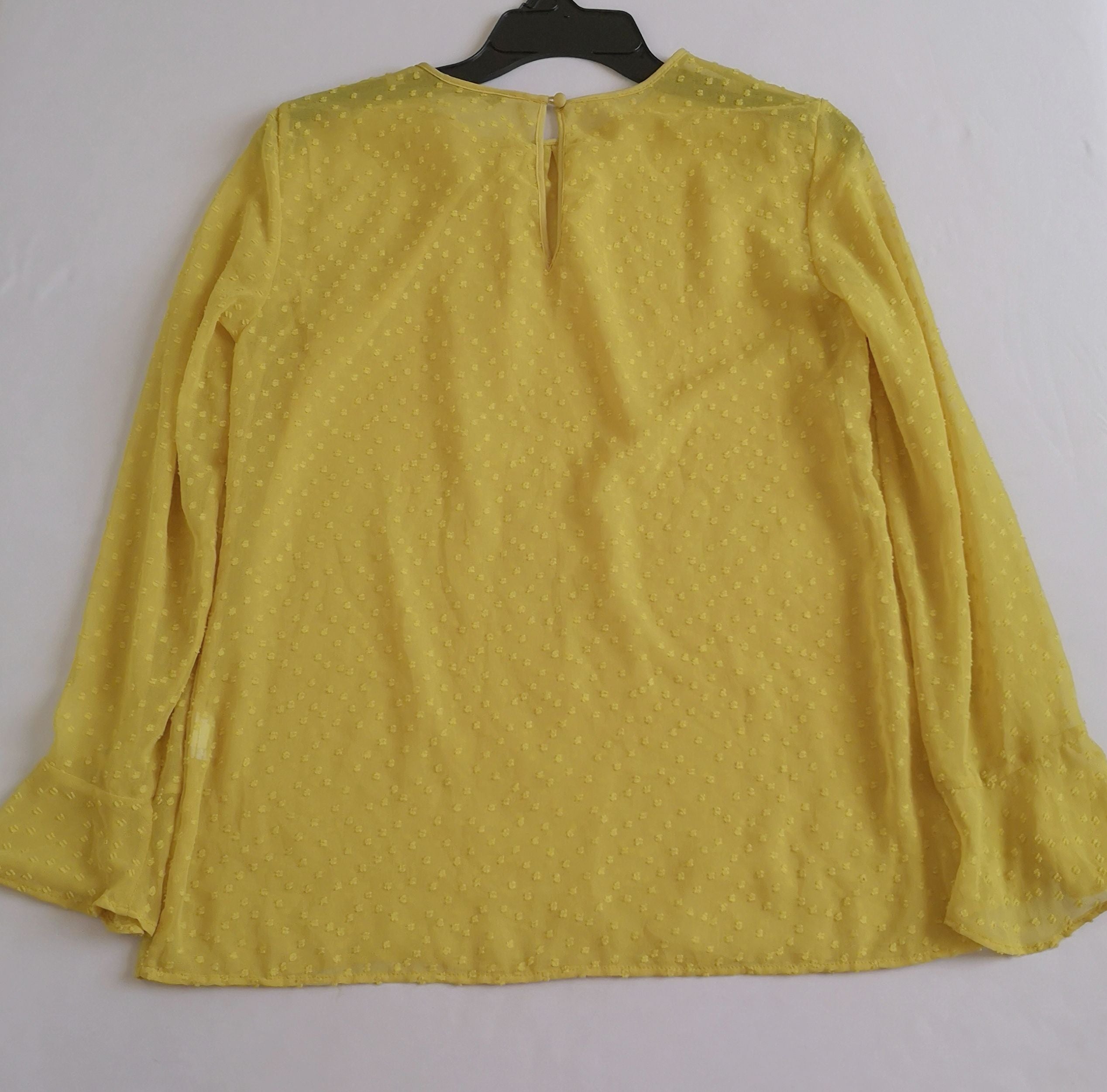 Blusa con bolitas en la tela