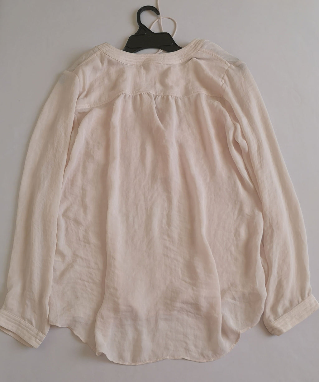 Blusa con bolsas adelante
