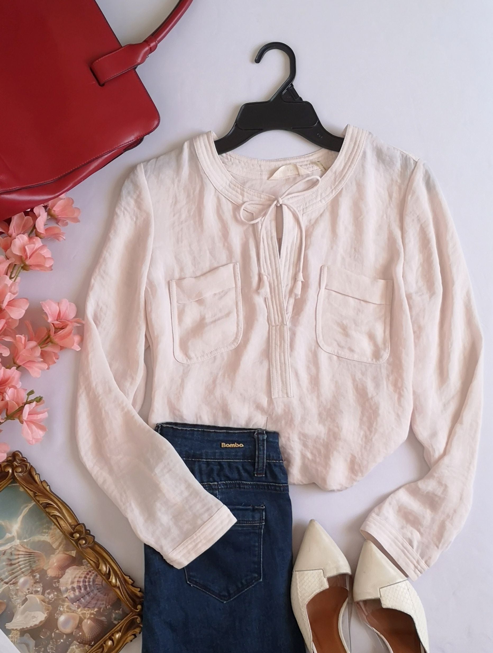 Blusa con bolsas adelante
