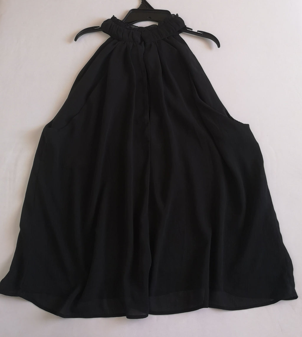 Blusa de chifón con falda corta