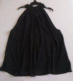 Blusa de chifón con falda corta