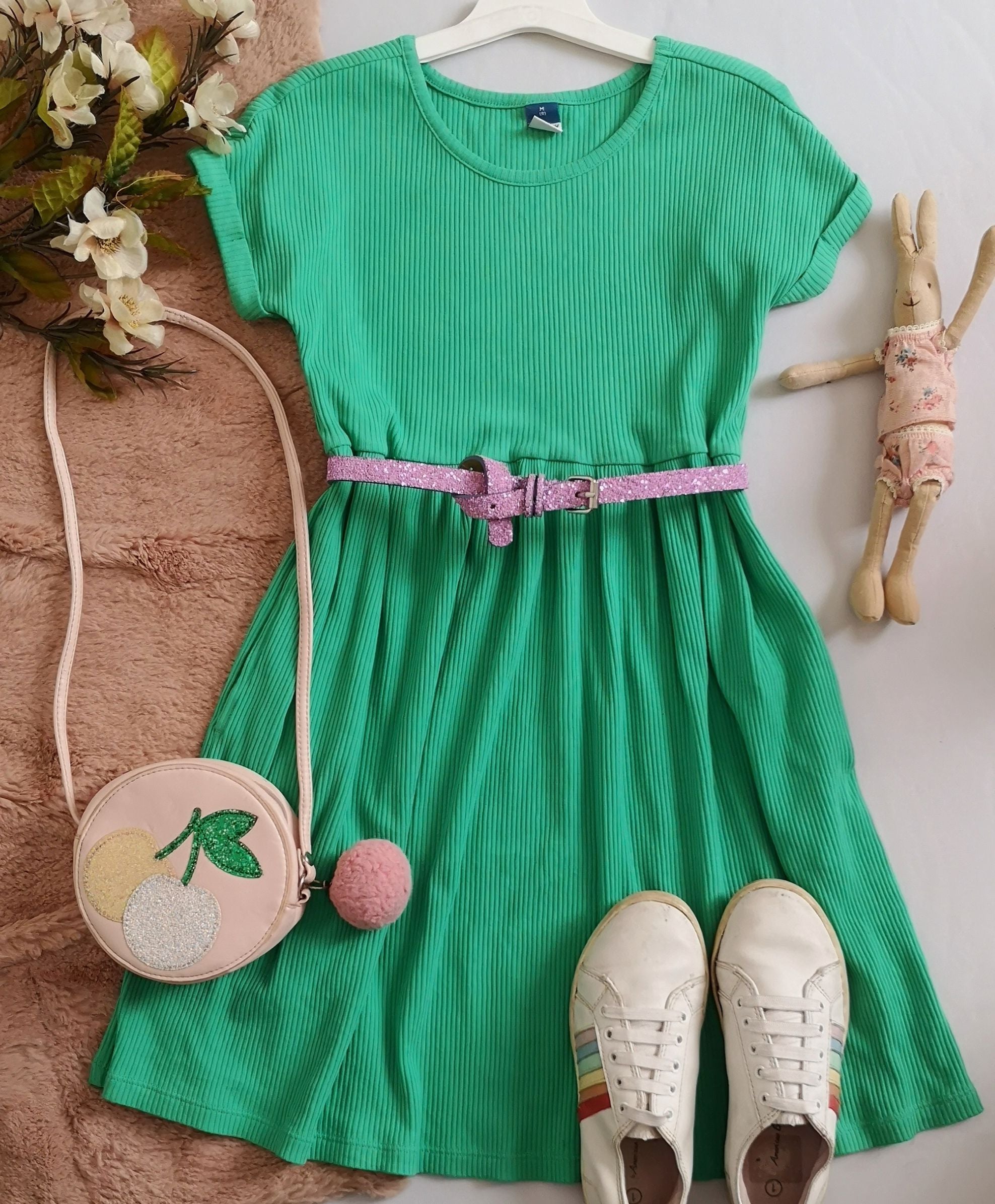 Vestido con bolsas a los lados incluye cincho