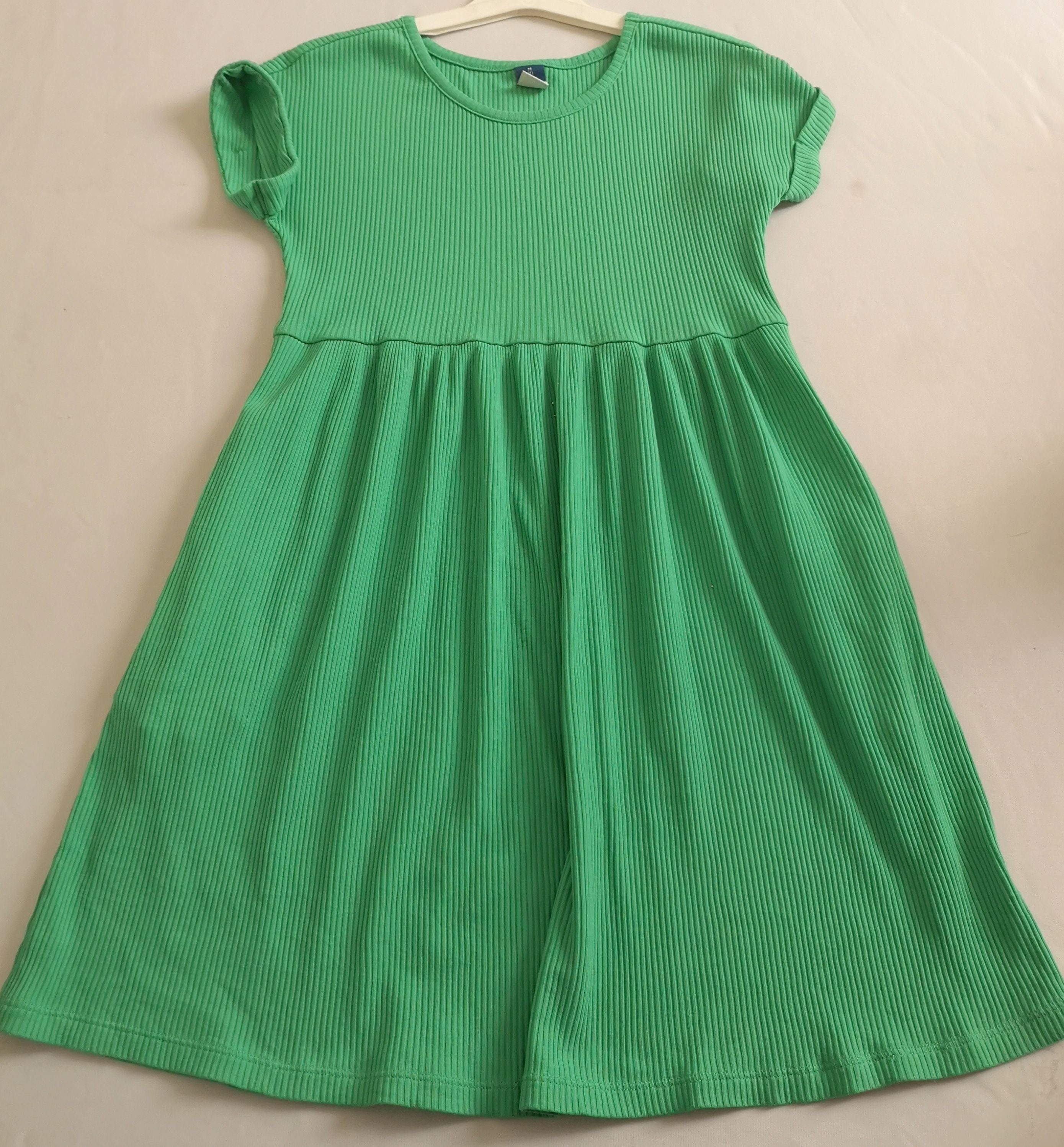 Vestido con bolsas a los lados incluye cincho