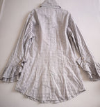 Vestido con olanes en las mangas