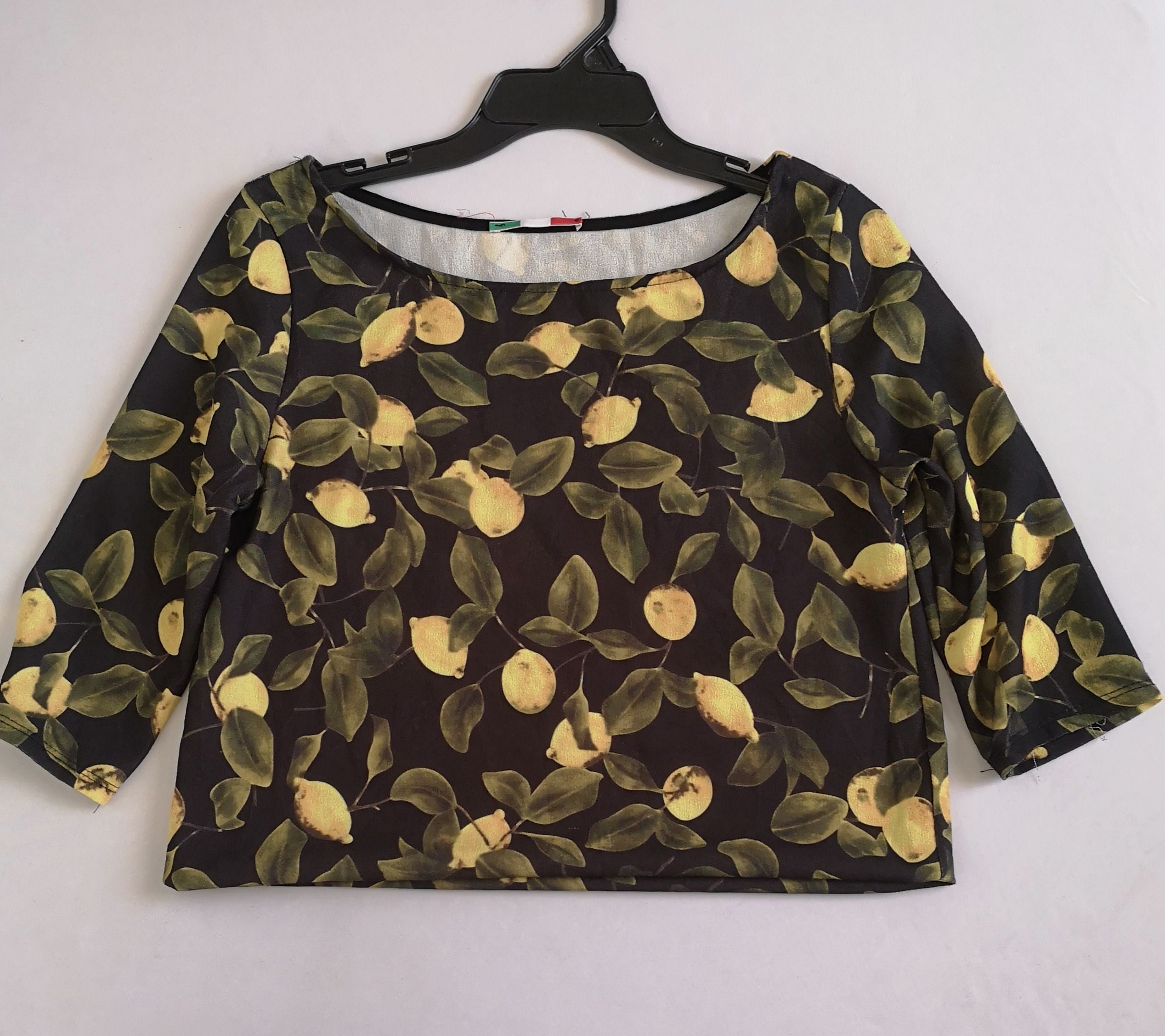 Falda con botones a un lado con blusa corta ⚓