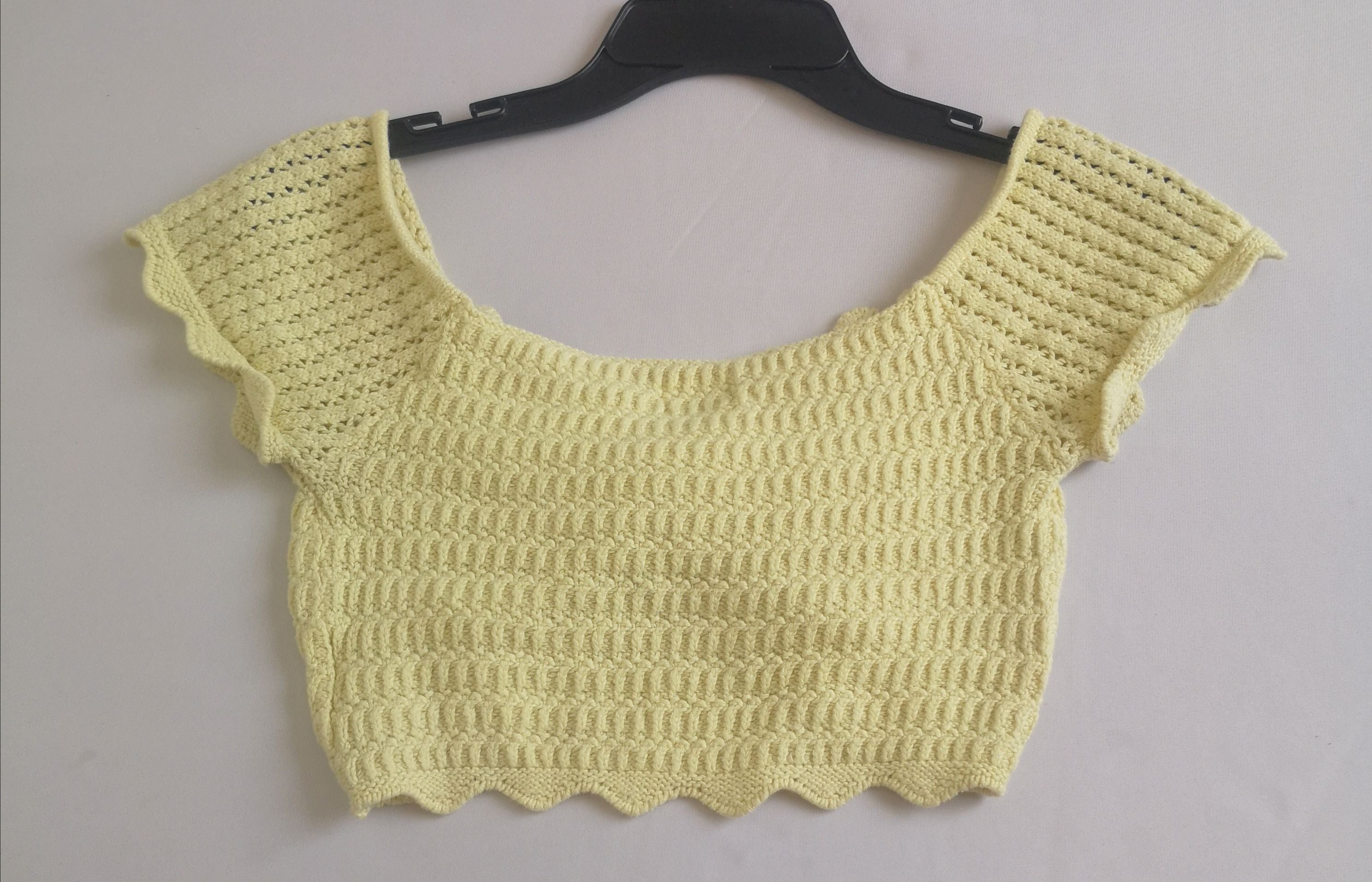 Pantalón slouchy cintura alta y crop top tejido