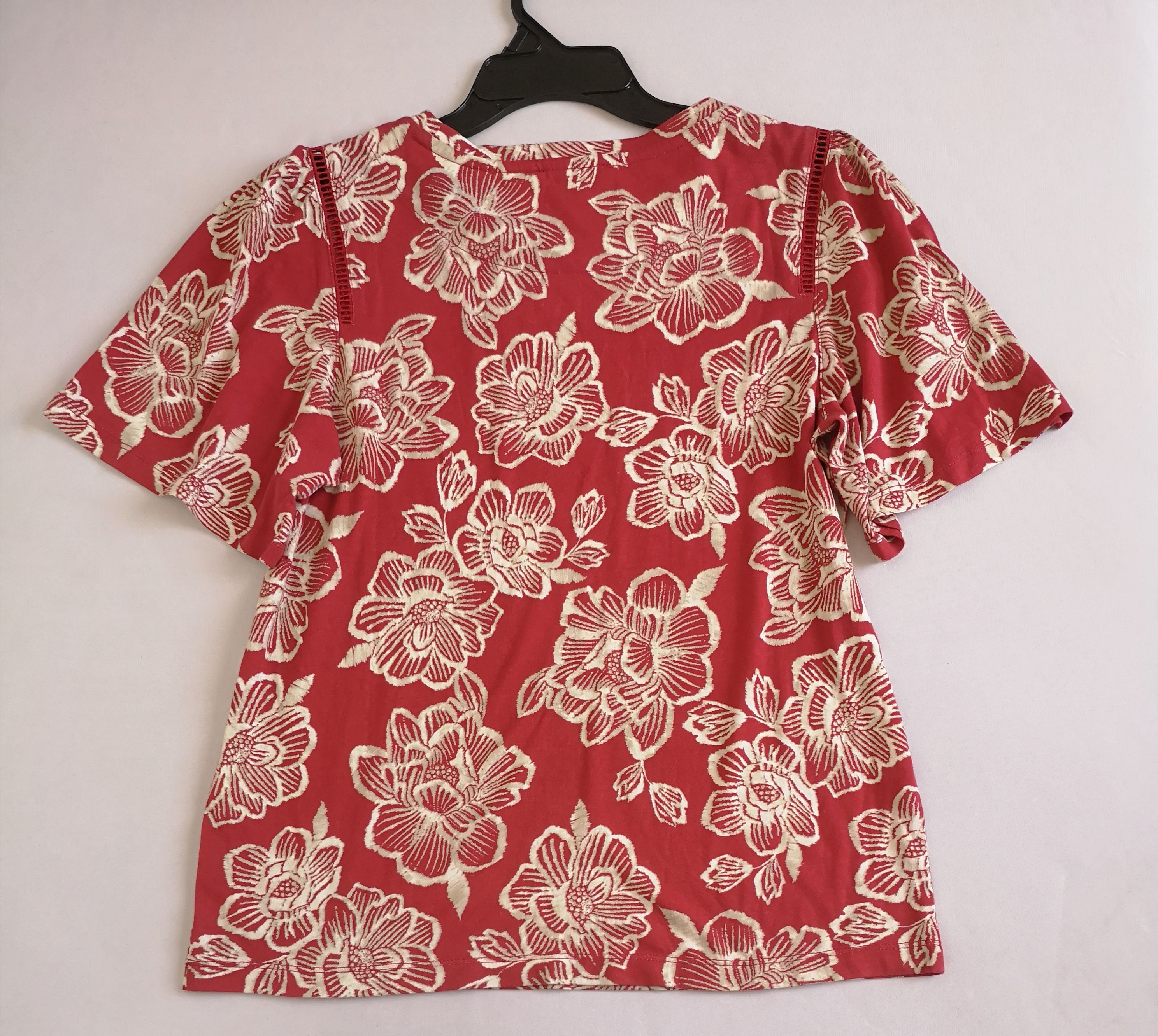 Blusa tela suave y falda bordada de abajo ❤️
