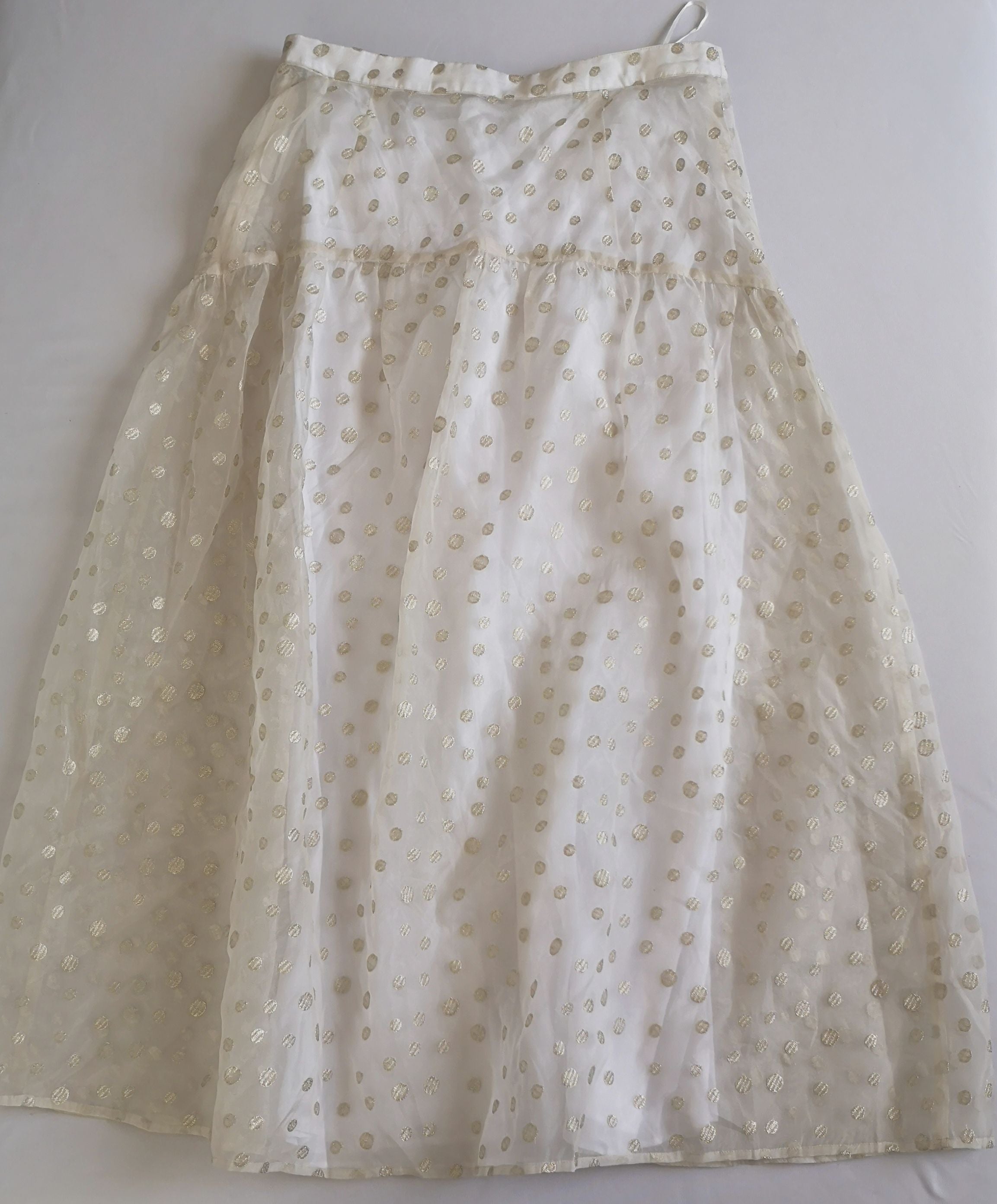 Falda de organza y blusa con zipper a un lado
