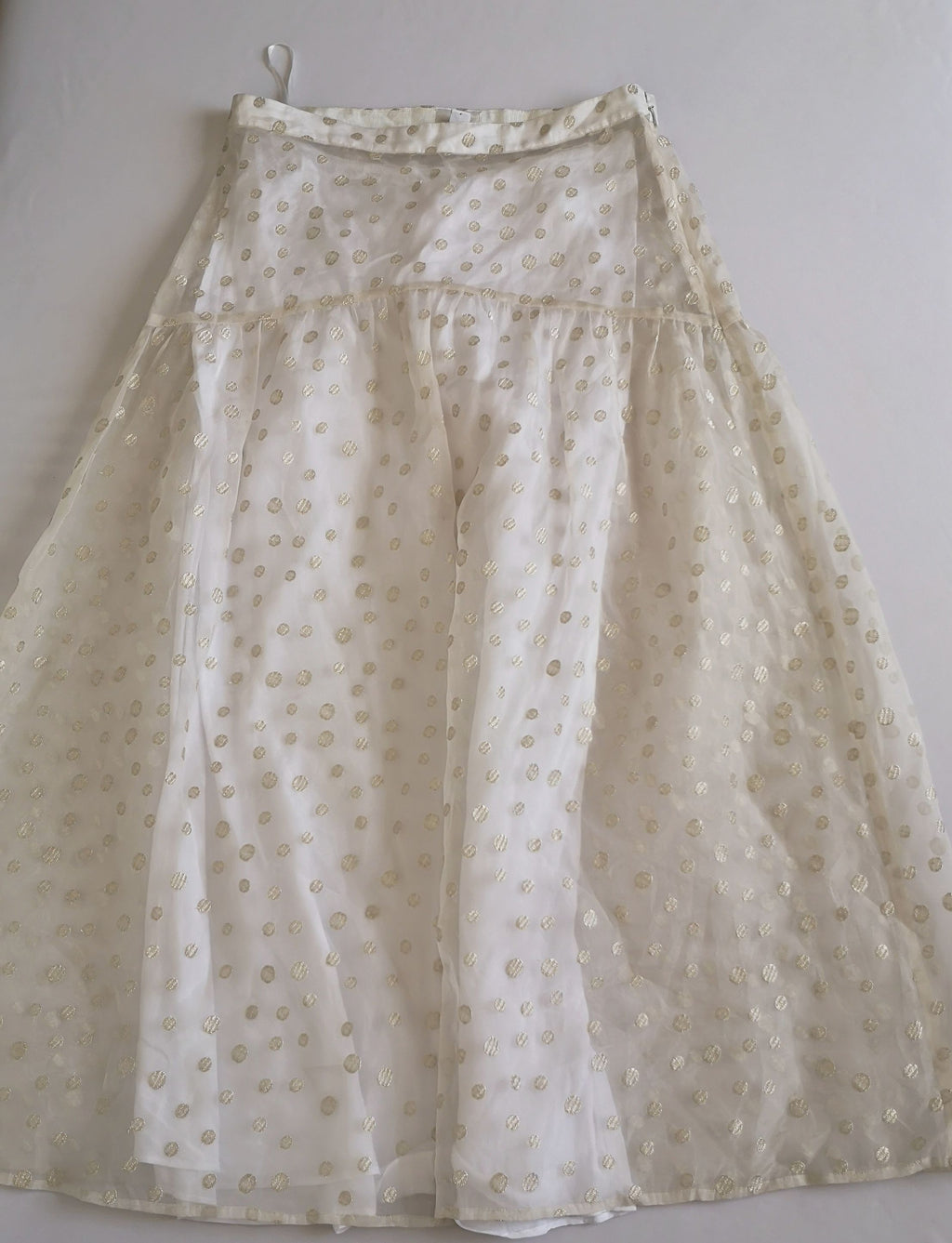 Falda de organza y blusa con zipper a un lado