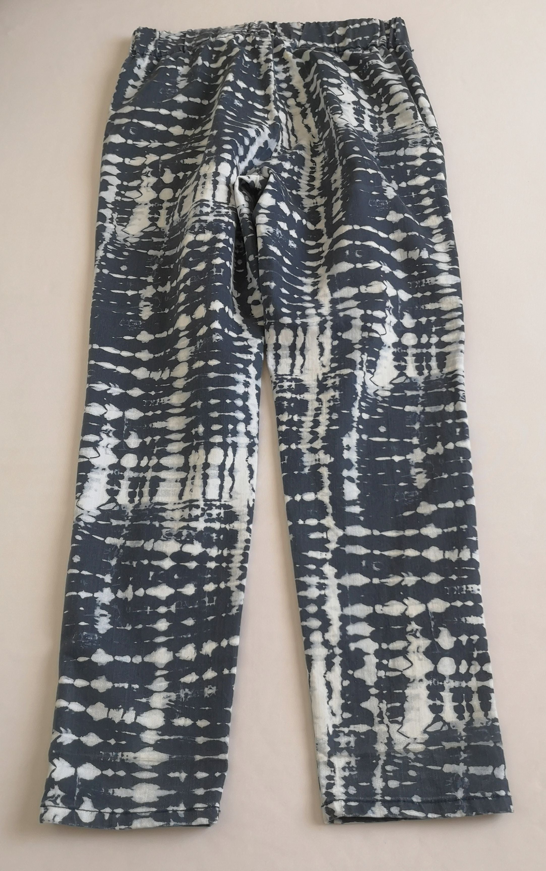 Pantalón strech y blusa tejida