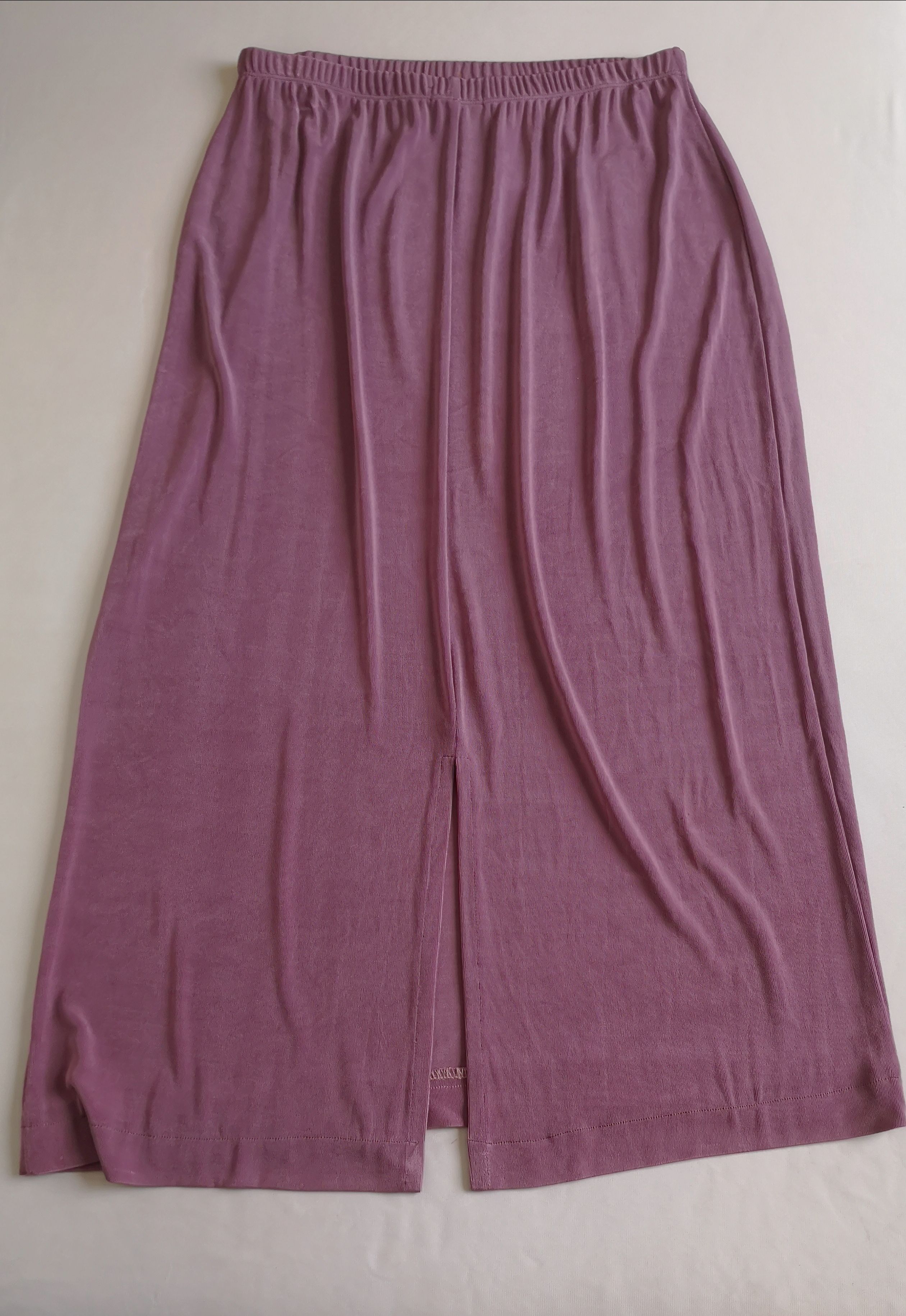 Blusa corta con falda al tobillo