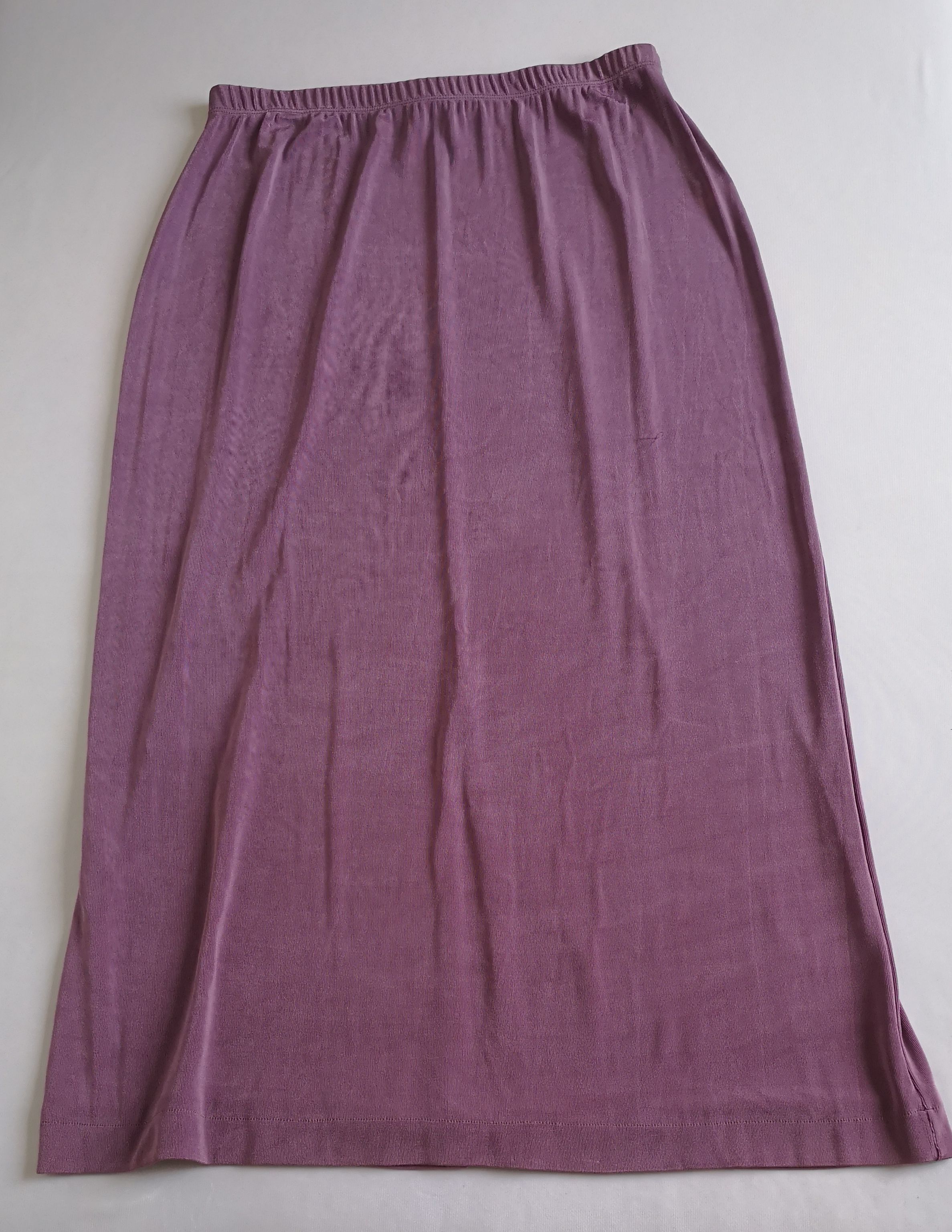 Blusa corta con falda al tobillo