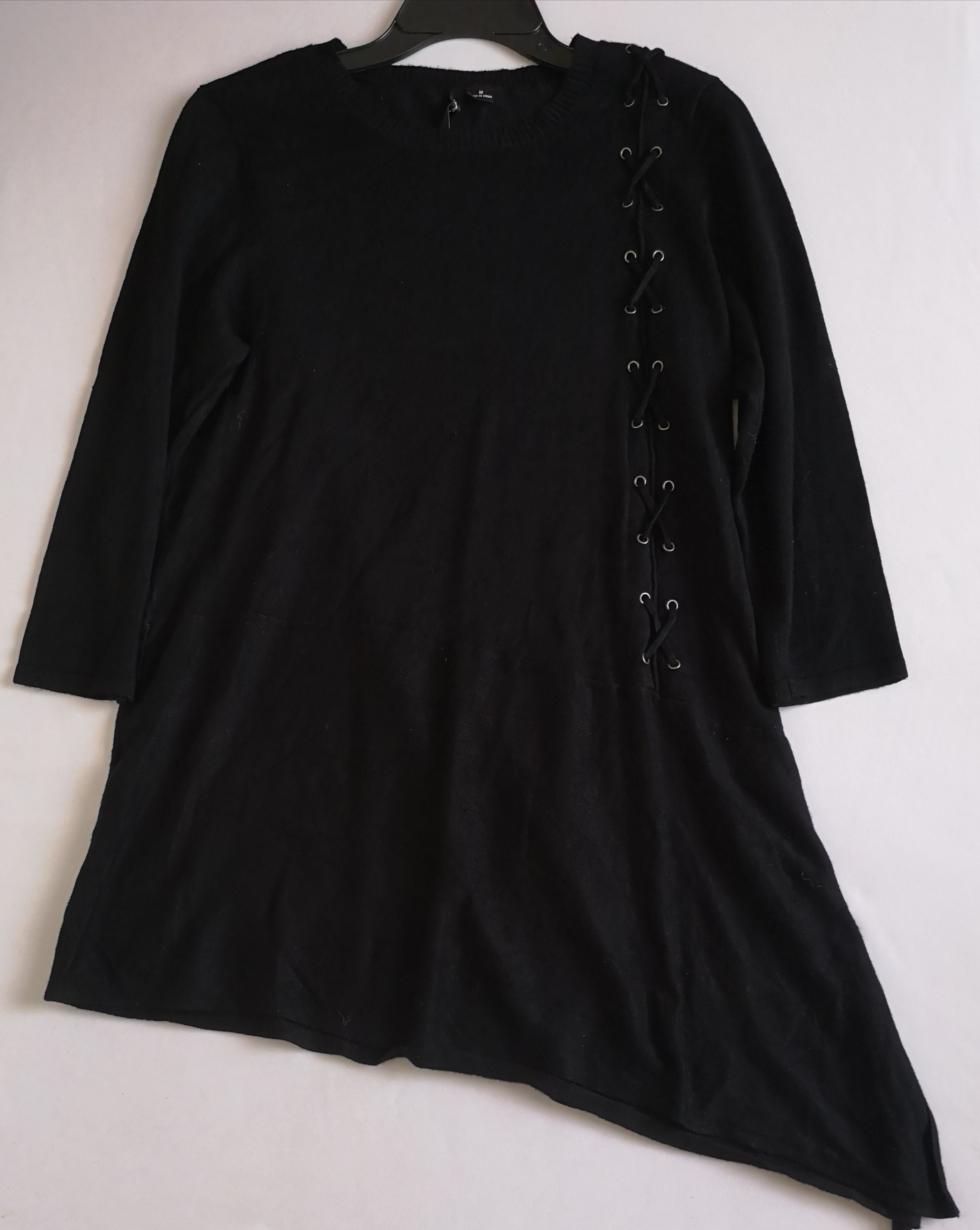 Blusa larga asimétrica con jeans